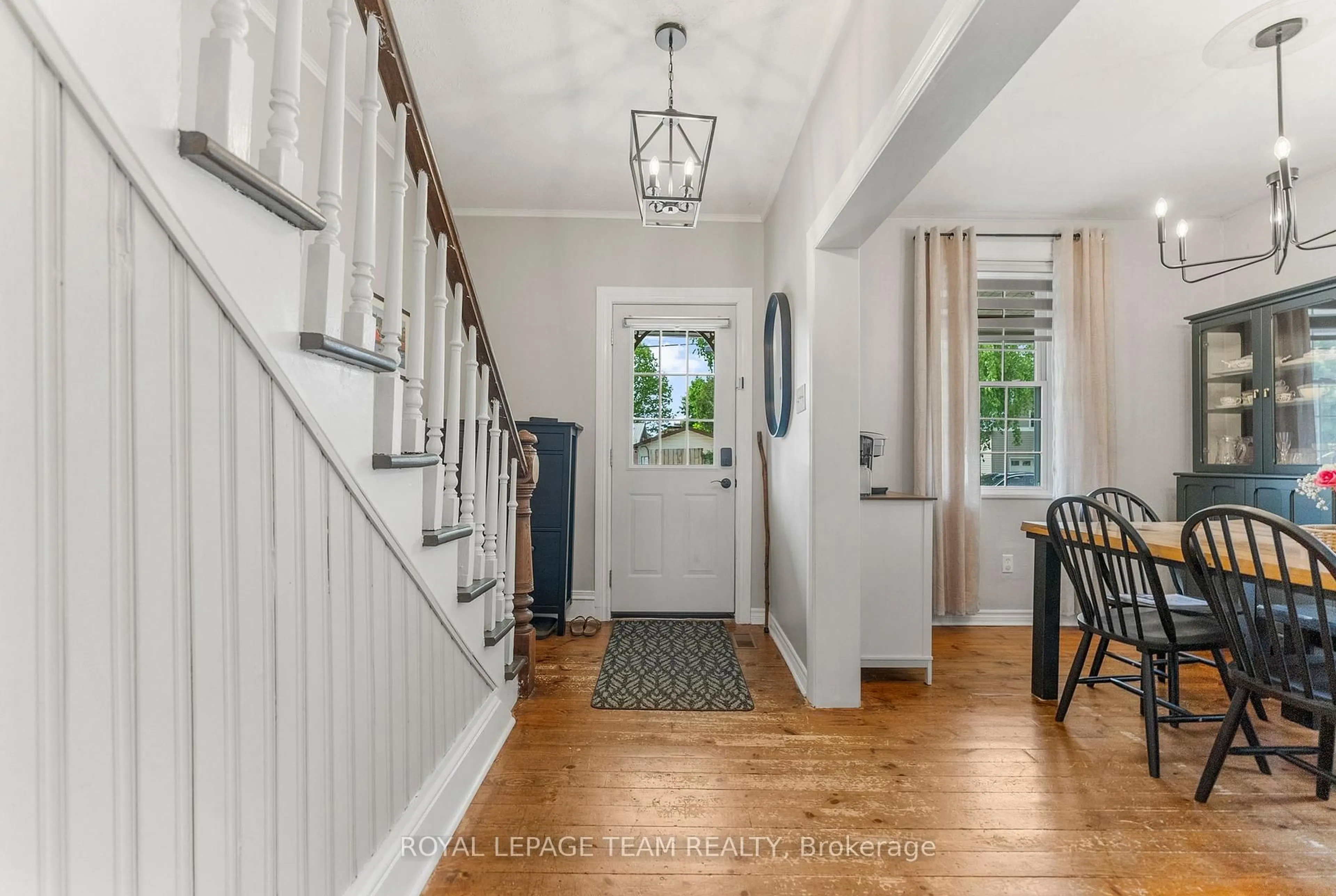 Indoor entryway for 79 Russell St, Arnprior Ontario K7S 2J5