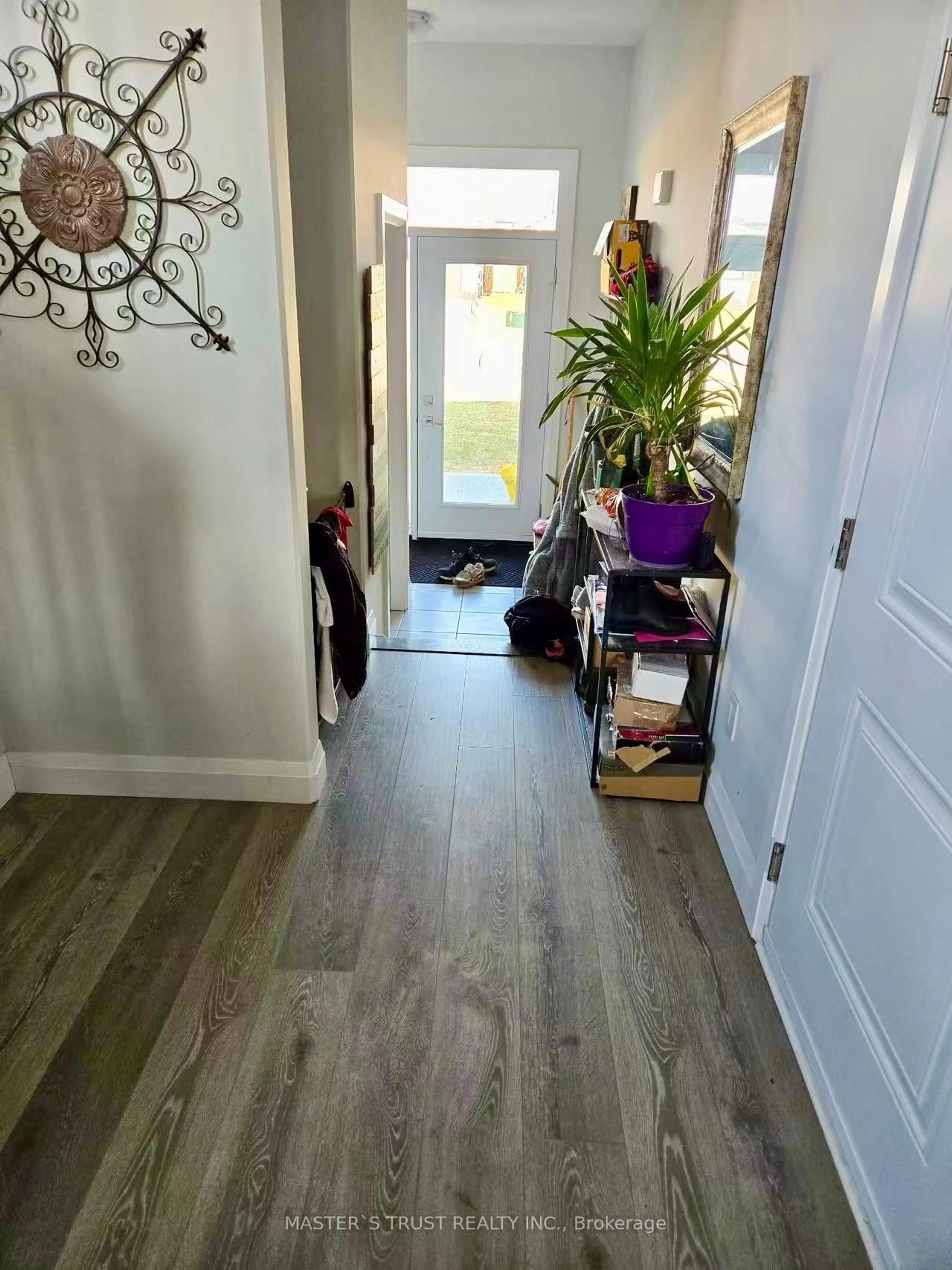 Indoor entryway for 13 Lillys Crt, Cramahe Ontario K0K 1S0