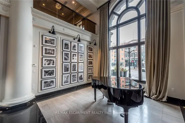 Additional property image - 112 King St Unit 705