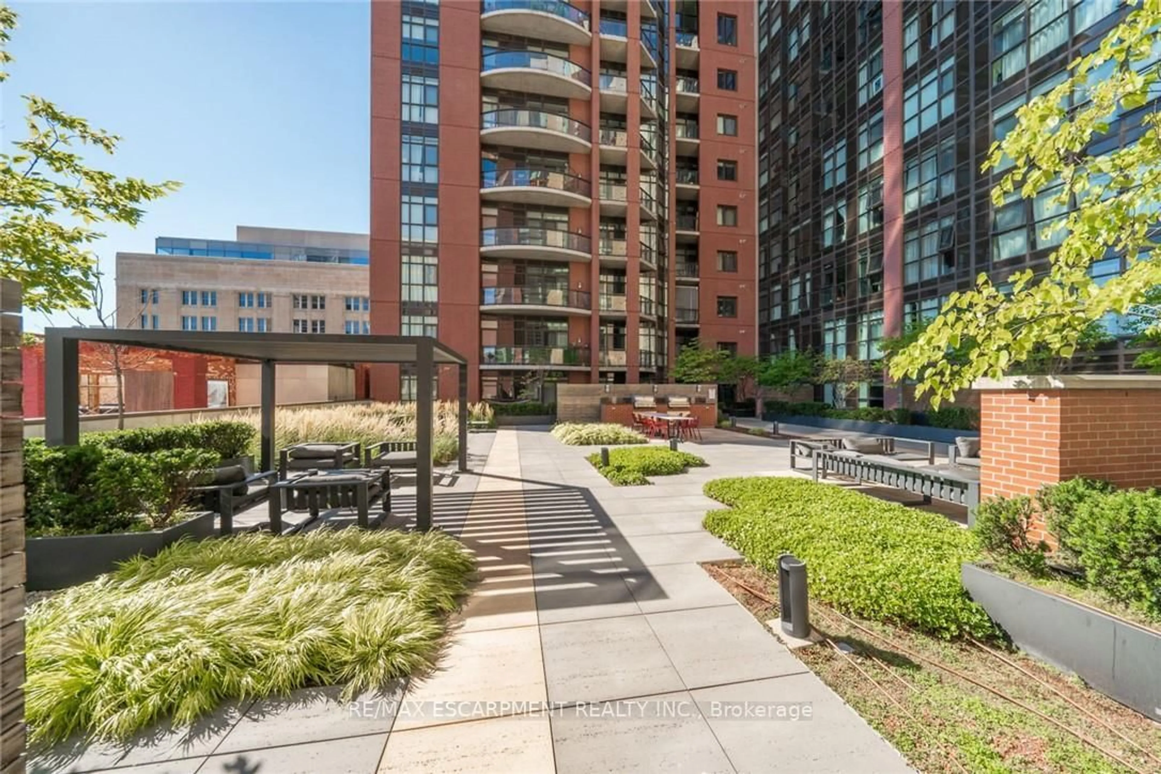 Patio, street for 112 King St #705, Hamilton Ontario L8N 1A8