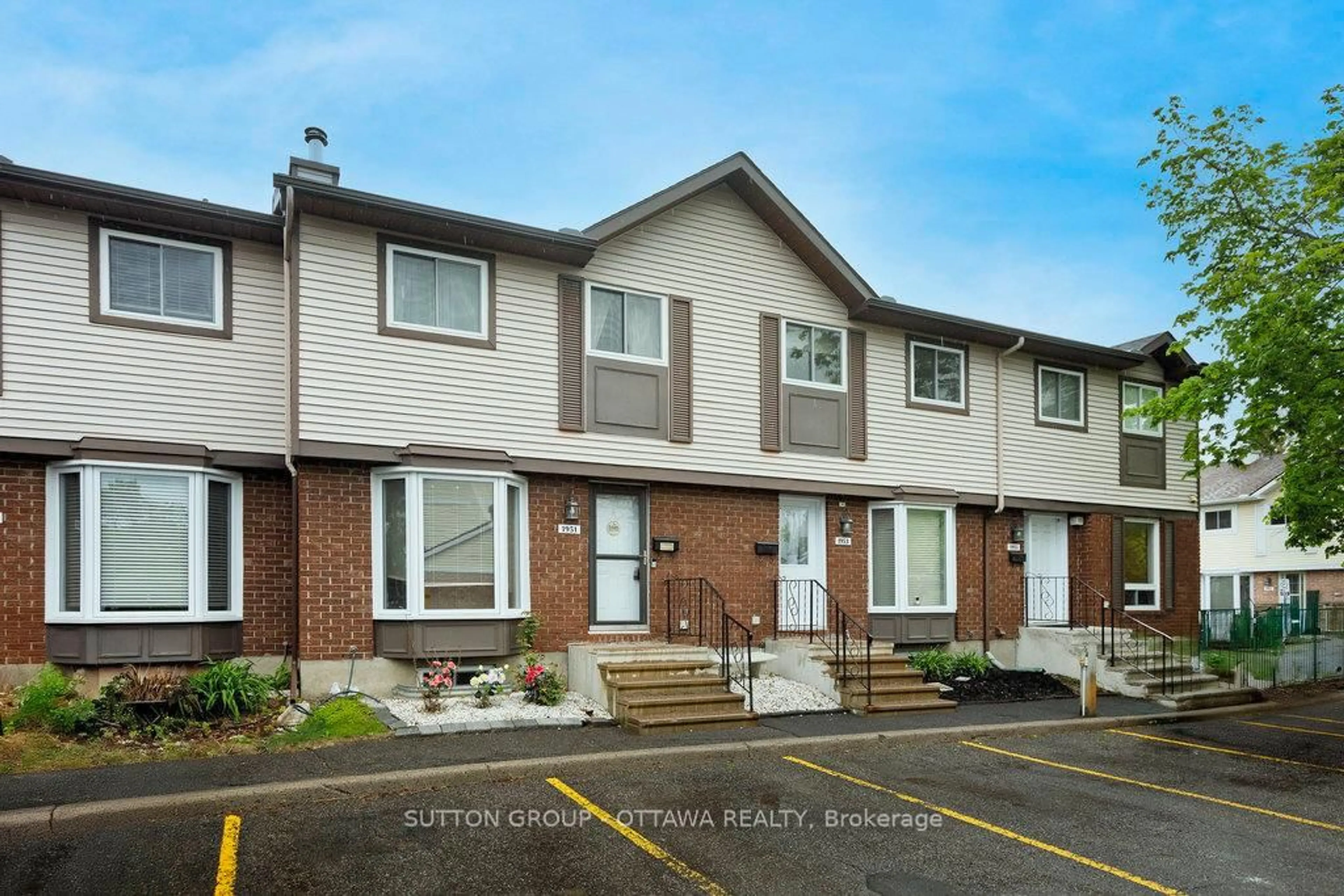 Unknown for 1951 Greenvale Lane, Ottawa Ontario K1C 6E2