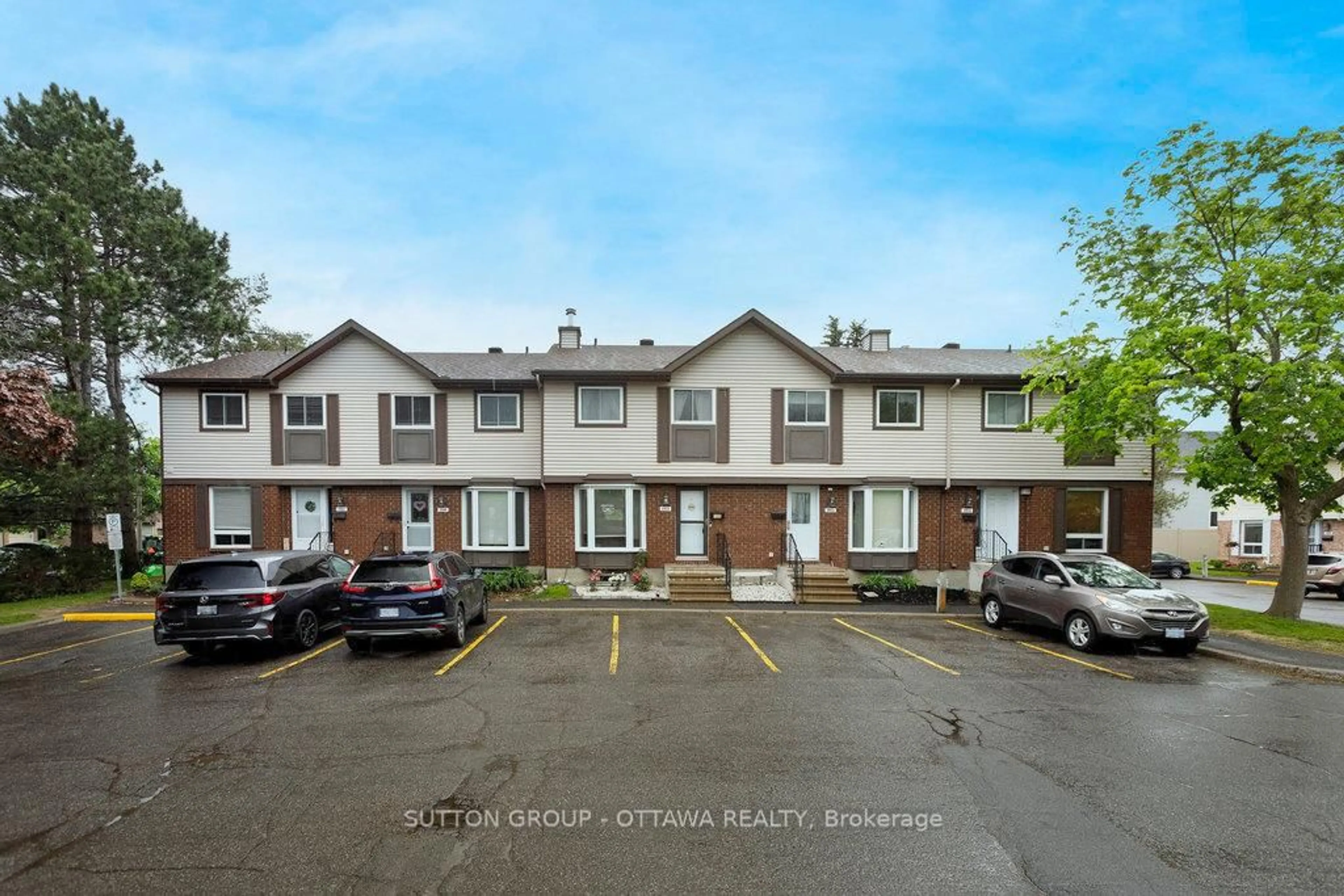 A pic from outside/outdoor area/front of a property/back of a property/a pic from drone, street for 1951 Greenvale Lane, Ottawa Ontario K1C 6E2