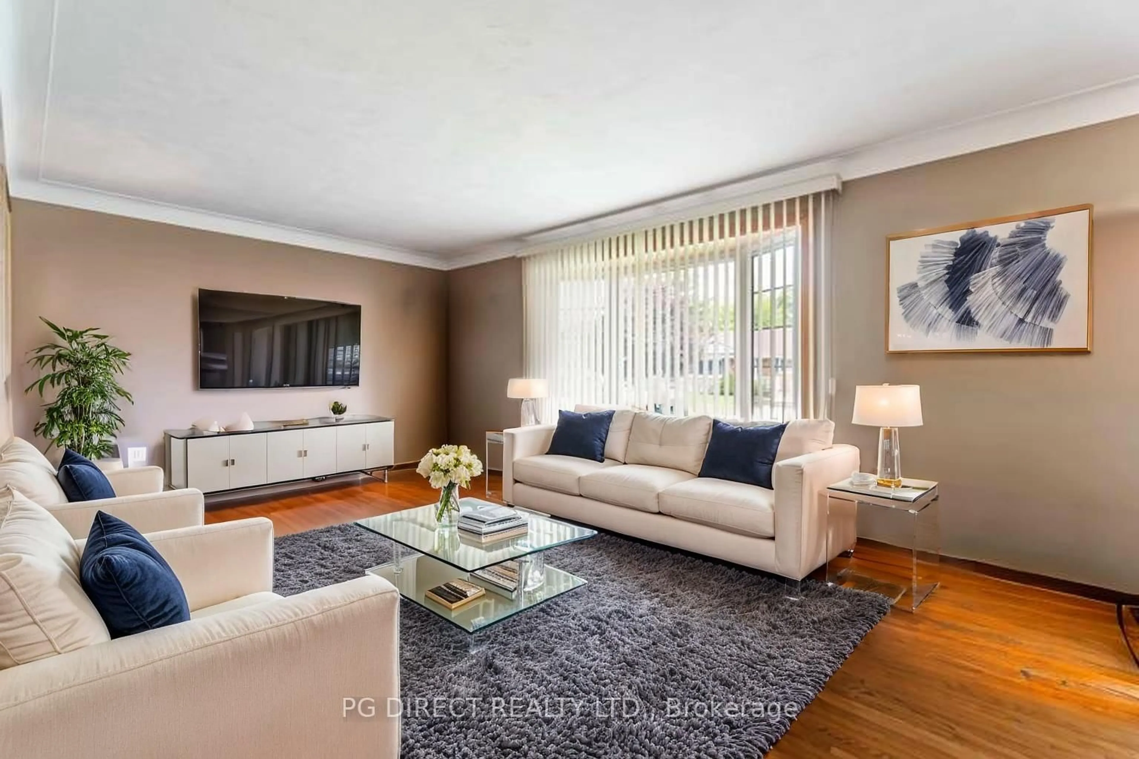 Living room with furniture, unknown for 79 Fairview Rd, Grimsby Ontario L3M 3L6