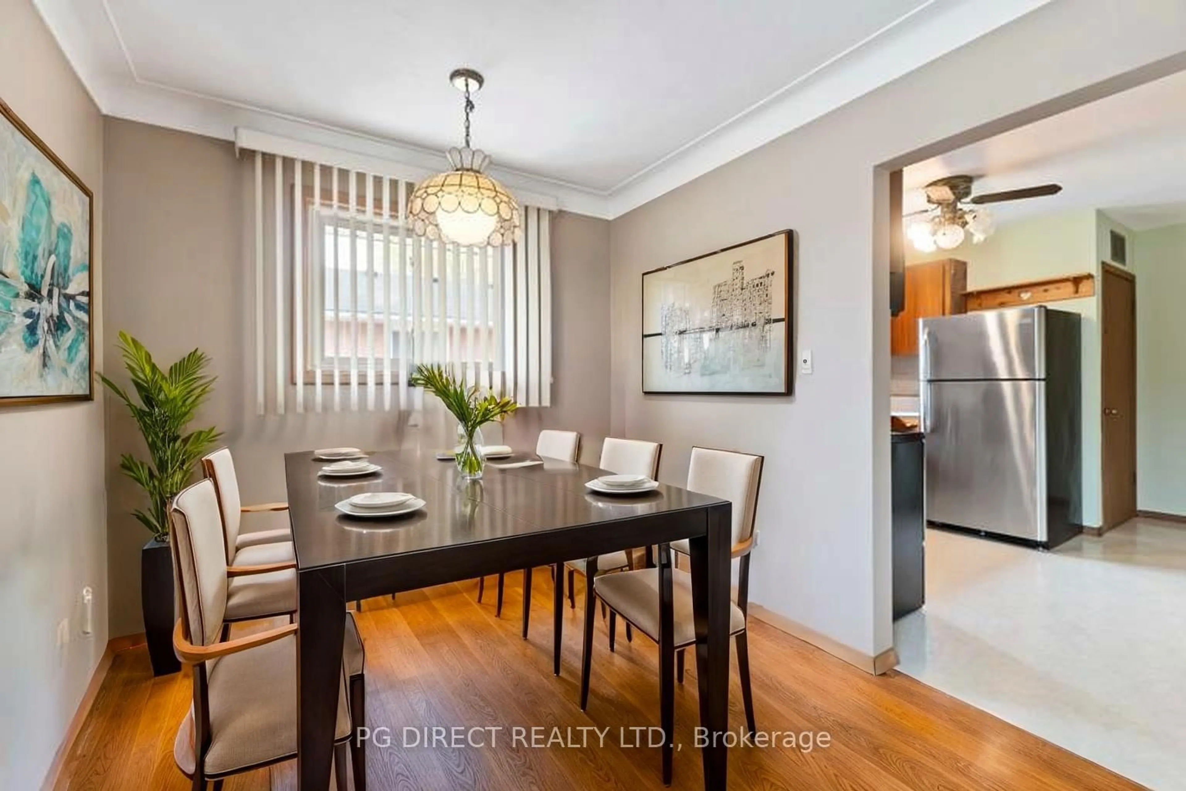 Dining room, wood/laminate floor for 79 Fairview Rd, Grimsby Ontario L3M 3L6