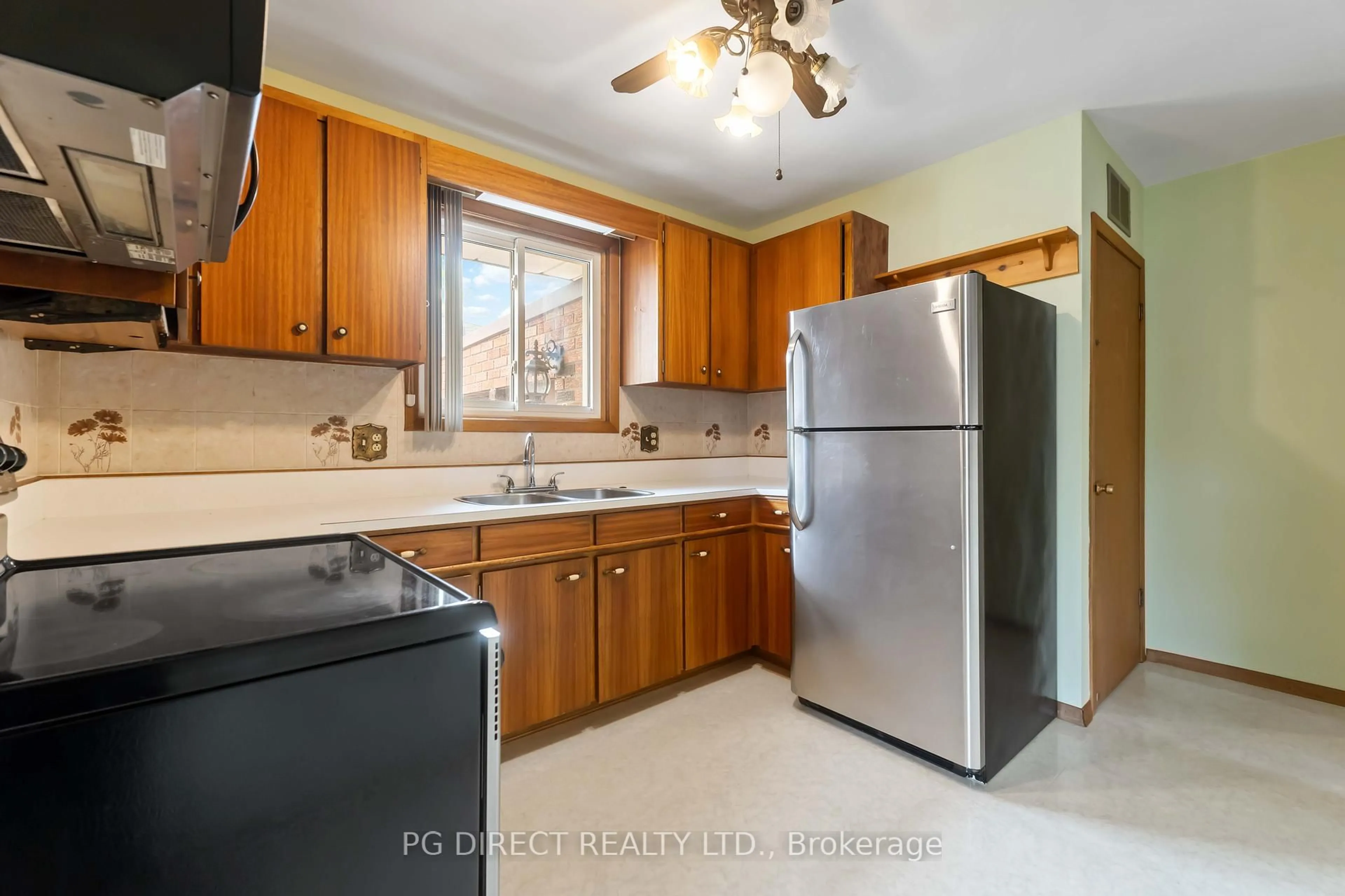 Standard kitchen, unknown for 79 Fairview Rd, Grimsby Ontario L3M 3L6