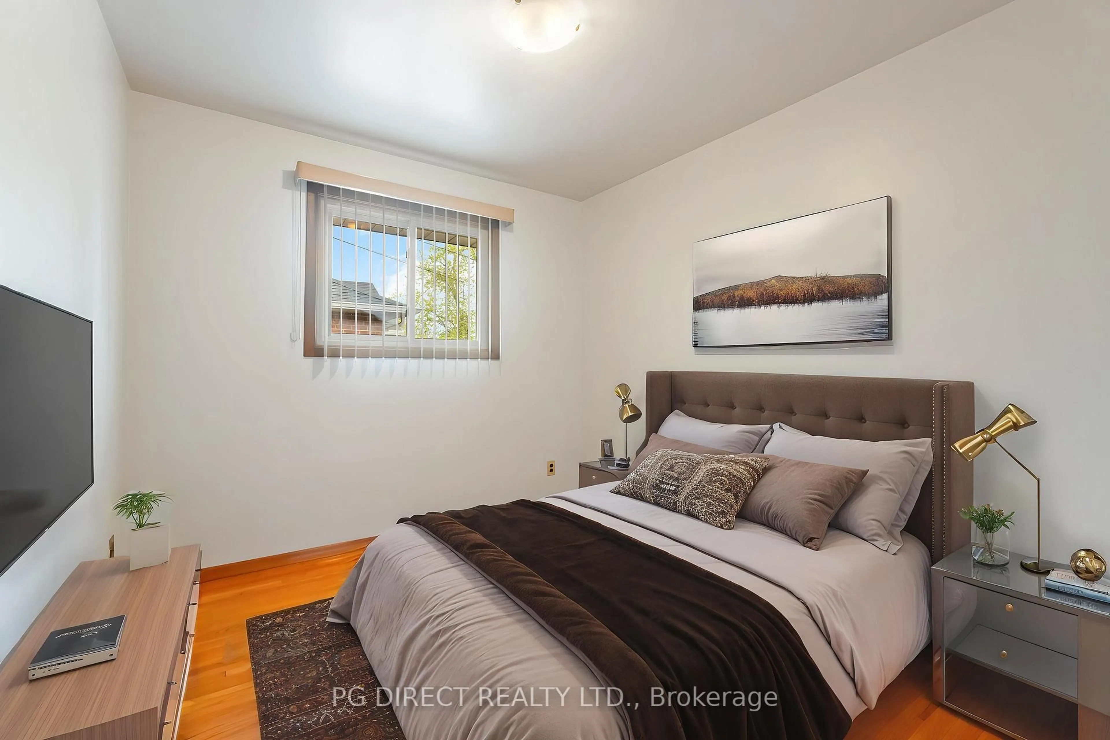 Bedroom with bed, wood/laminate floor for 79 Fairview Rd, Grimsby Ontario L3M 3L6
