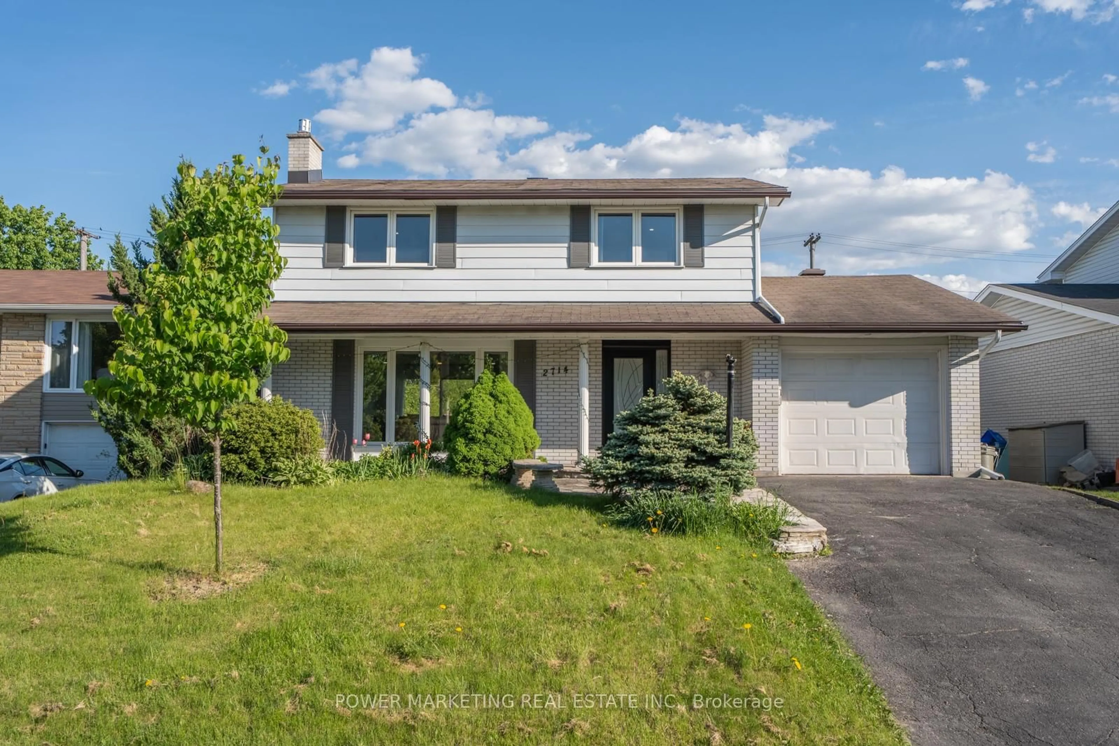 Home with vinyl exterior material, street for 2714 HICKSON Cres, Ottawa Ontario K2H 6Y6