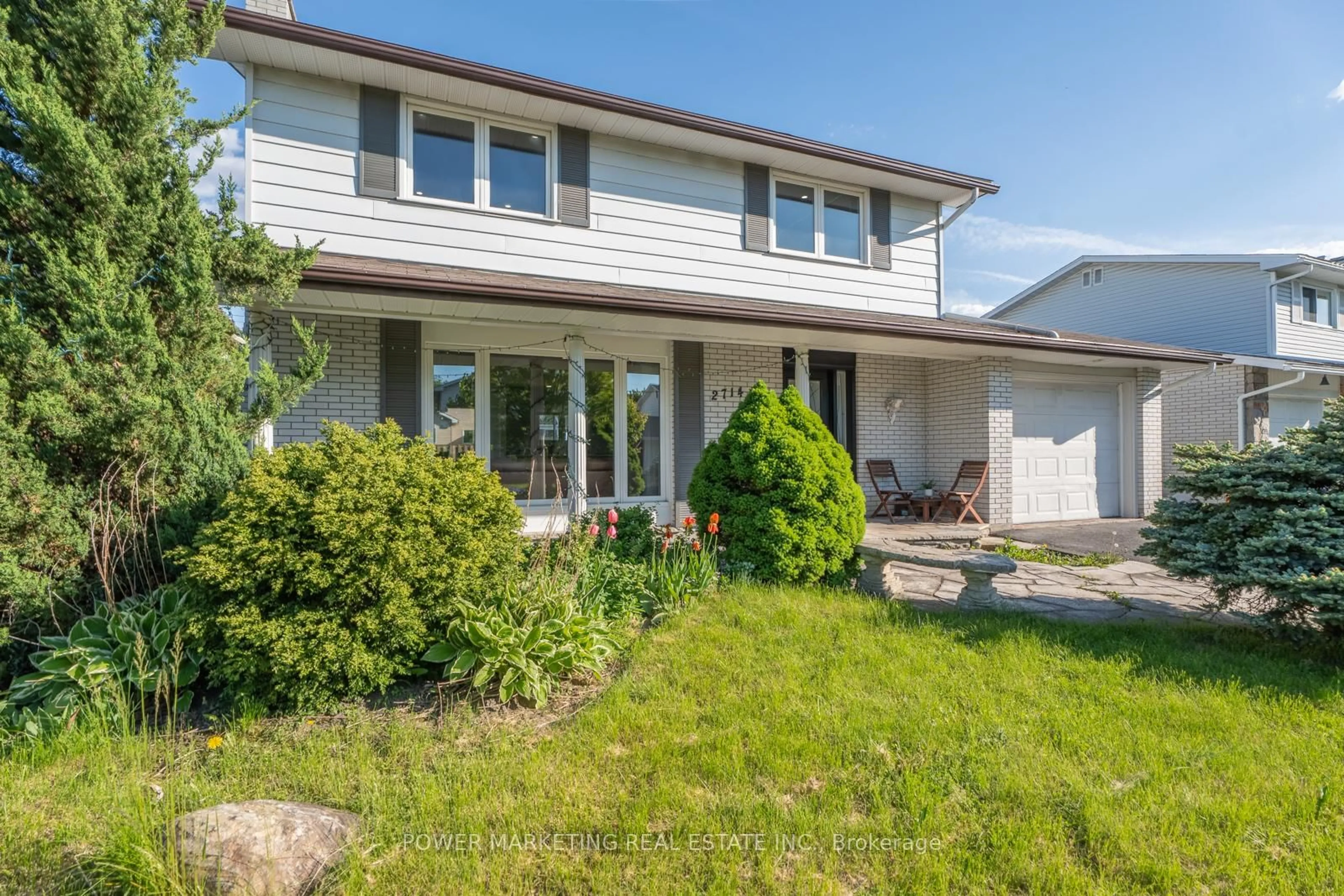 Home with vinyl exterior material, street for 2714 HICKSON Cres, Ottawa Ontario K2H 6Y6