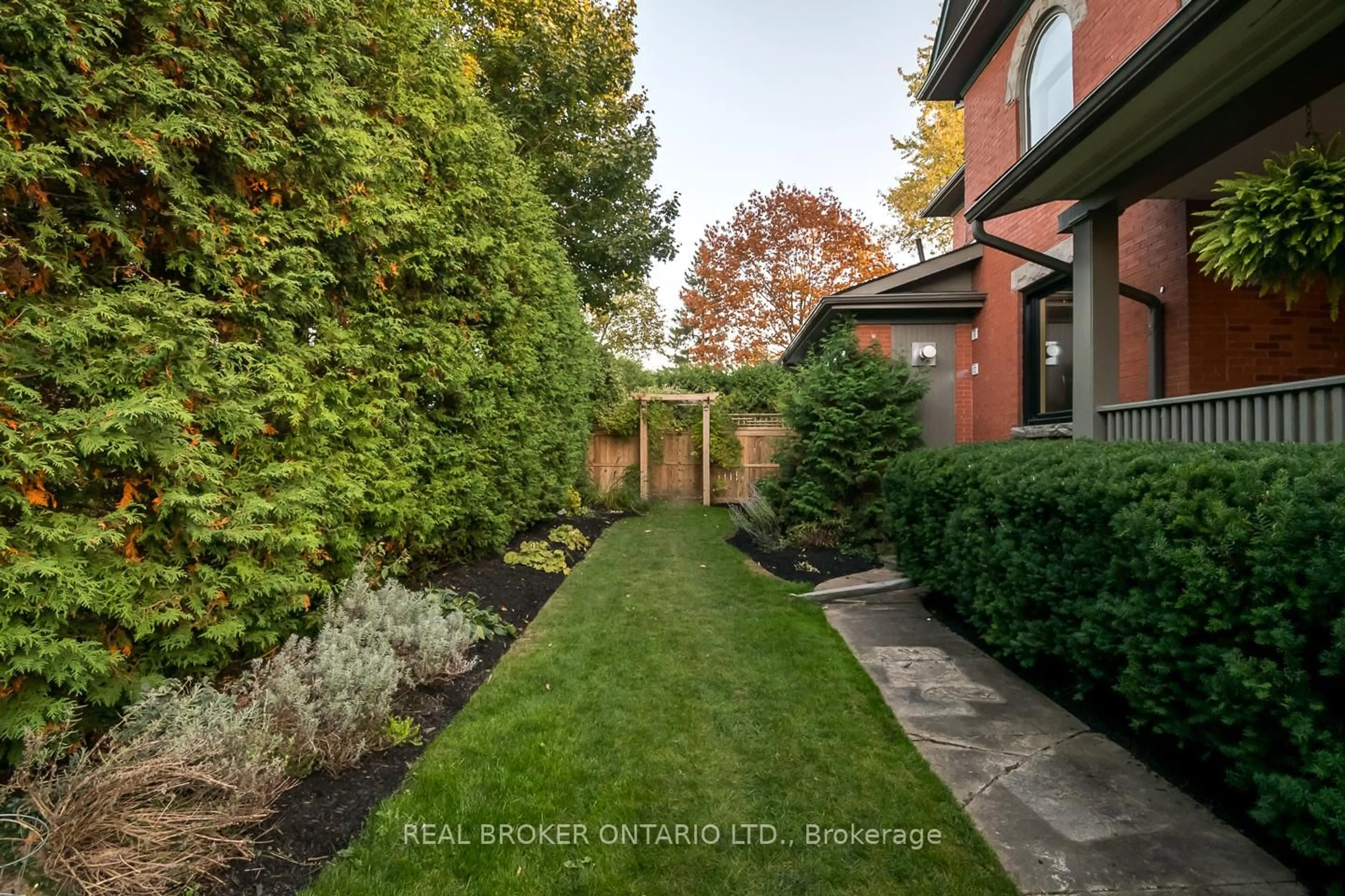 Patio, street for 39 Henderson St, Centre Wellington Ontario N0B 1S0