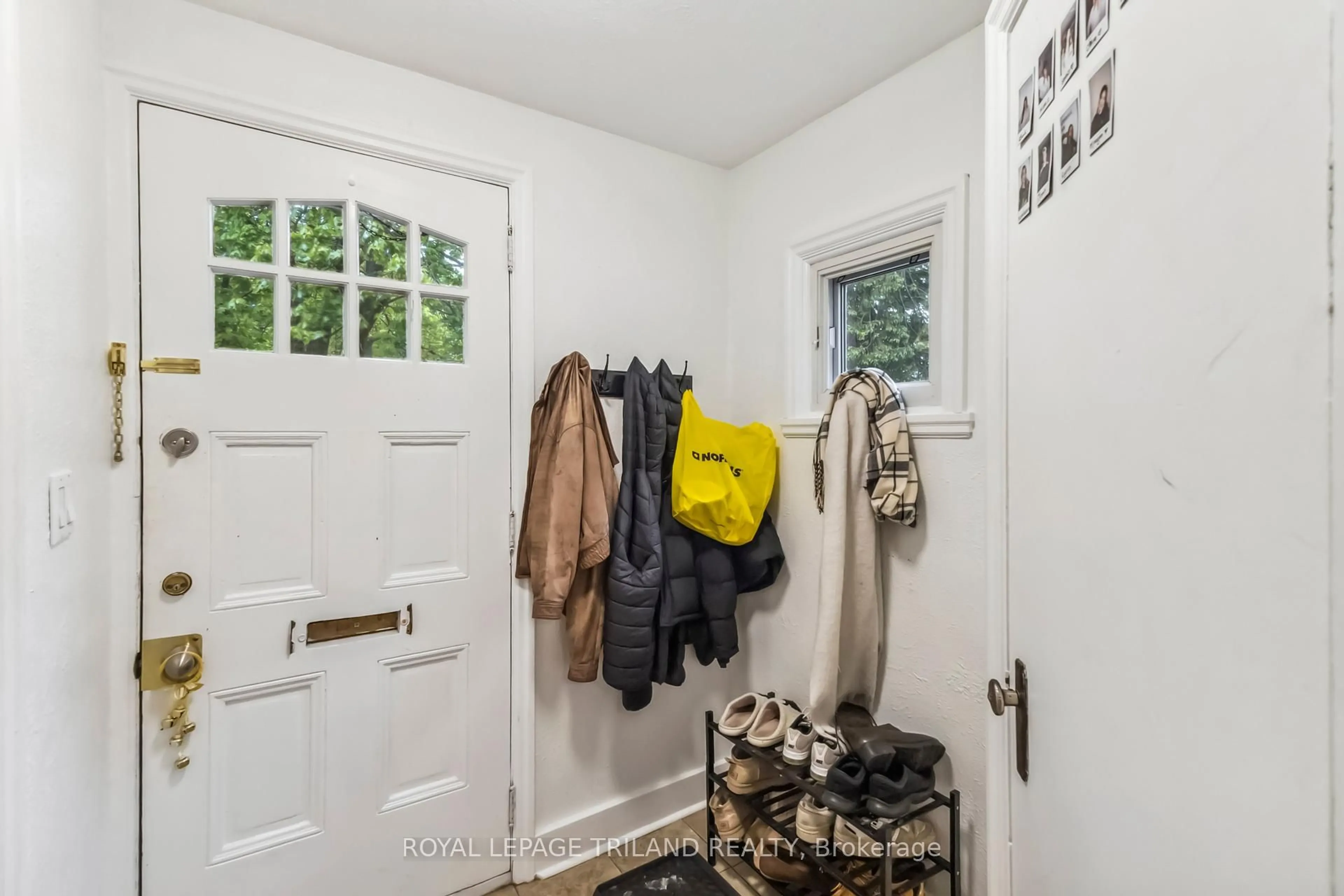 Indoor entryway for 144 Victoria St, London East Ontario N6A 2B7