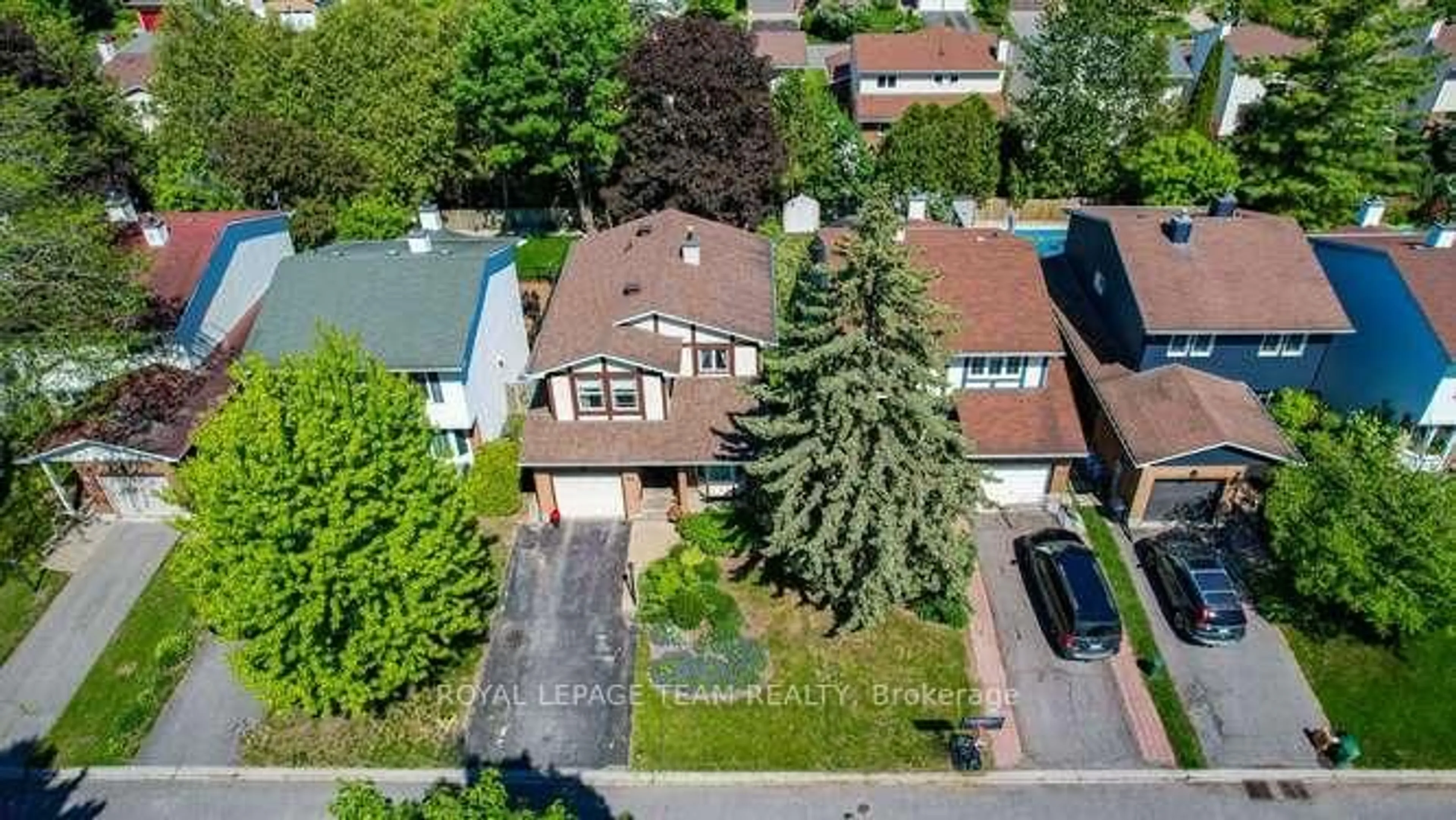 A pic from outside/outdoor area/front of a property/back of a property/a pic from drone, street for 84 Tamblyn Cres, Kanata Ontario K2L 3A4