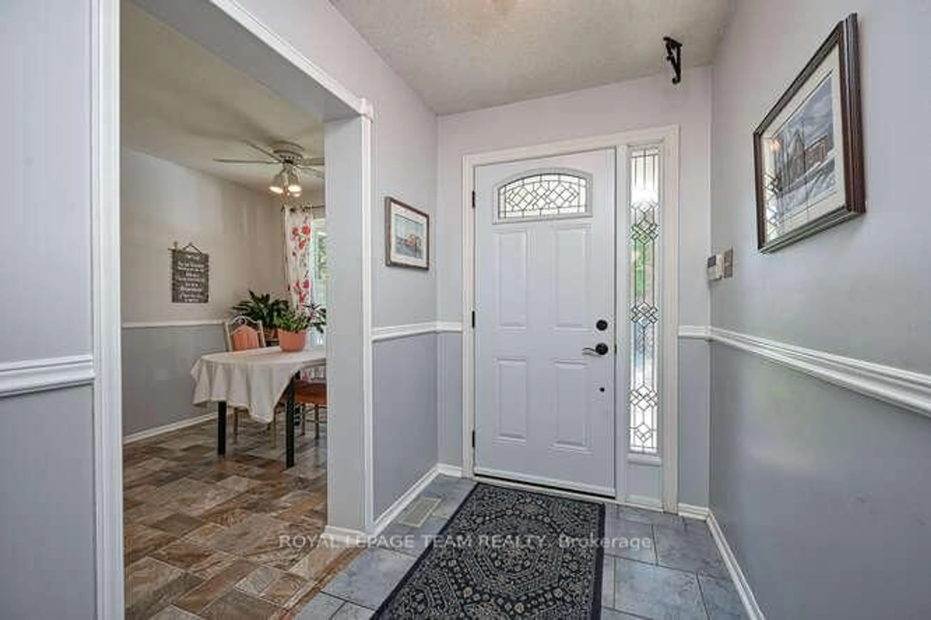 Indoor entryway for 84 Tamblyn Cres, Kanata Ontario K2L 3A4