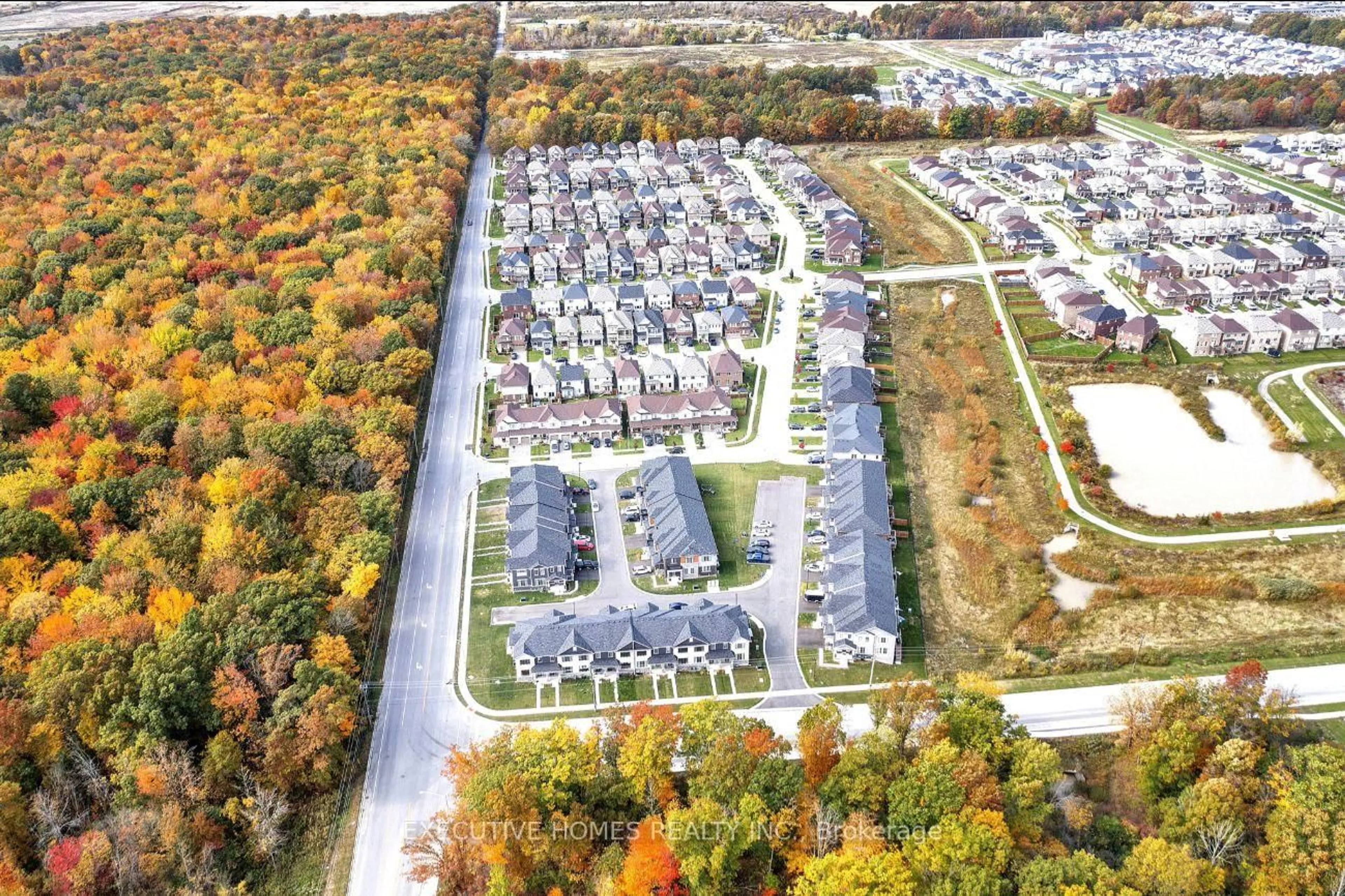 A pic from outside/outdoor area/front of a property/back of a property/a pic from drone, street for 8273 Tulip Tree Dr #8, Niagara Falls Ontario L2H 3S8