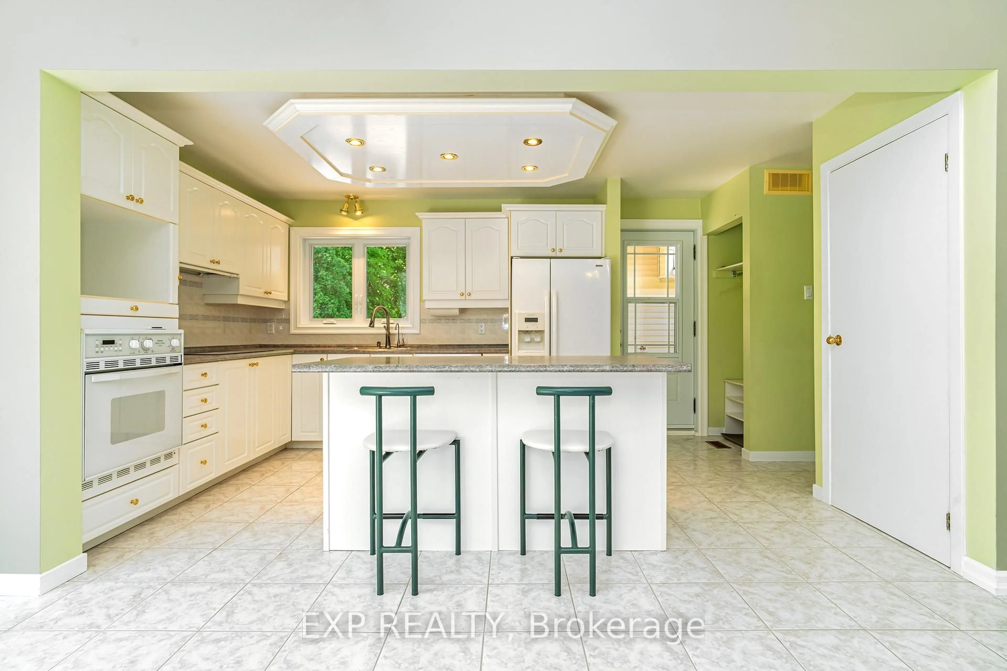 Open concept kitchen, ceramic/tile floor for 2577 Regional 174 Rd, Ottawa Ontario K4C 1E5