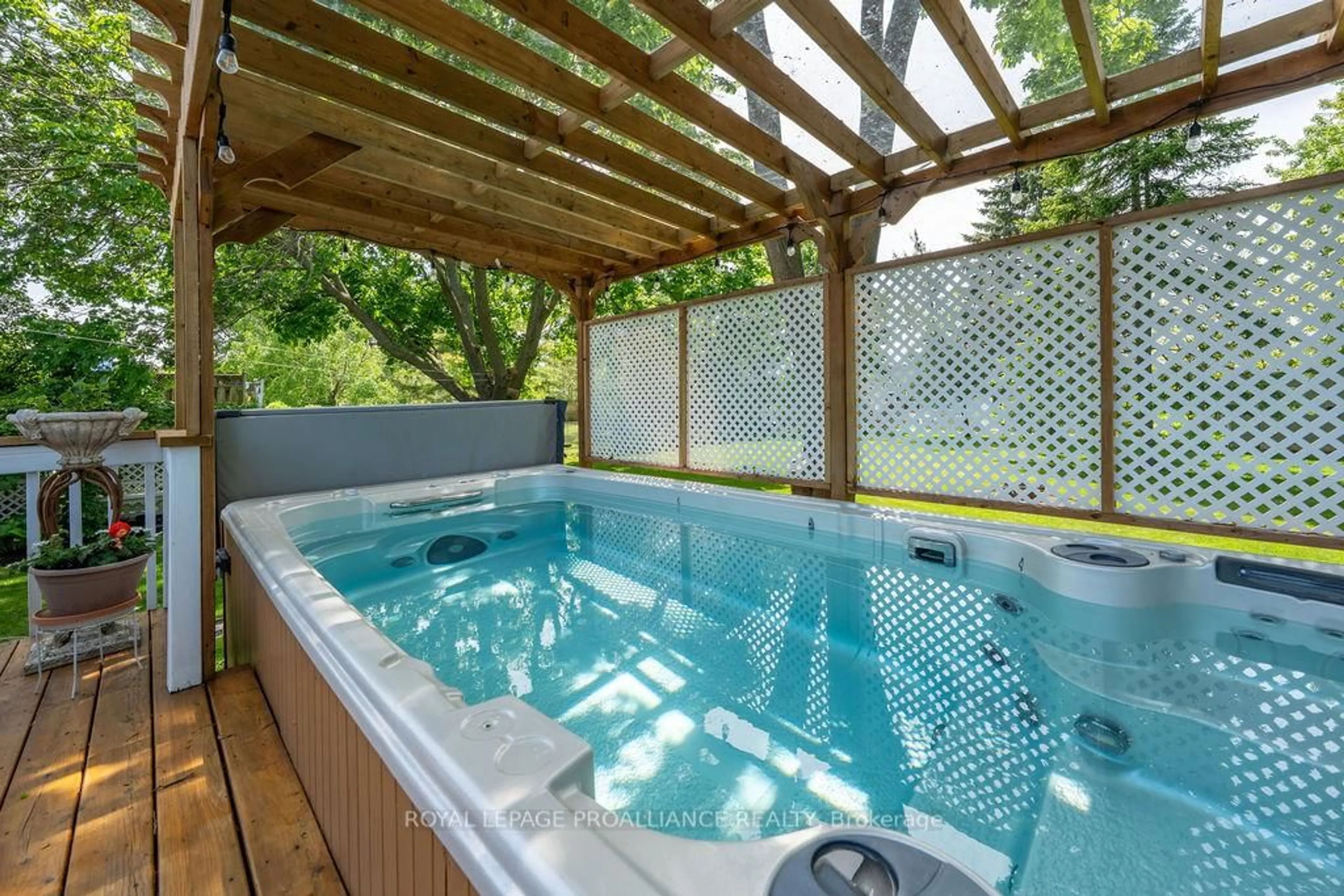Pool for 37 Bird Cres, Belleville Ontario K8N 4Z5