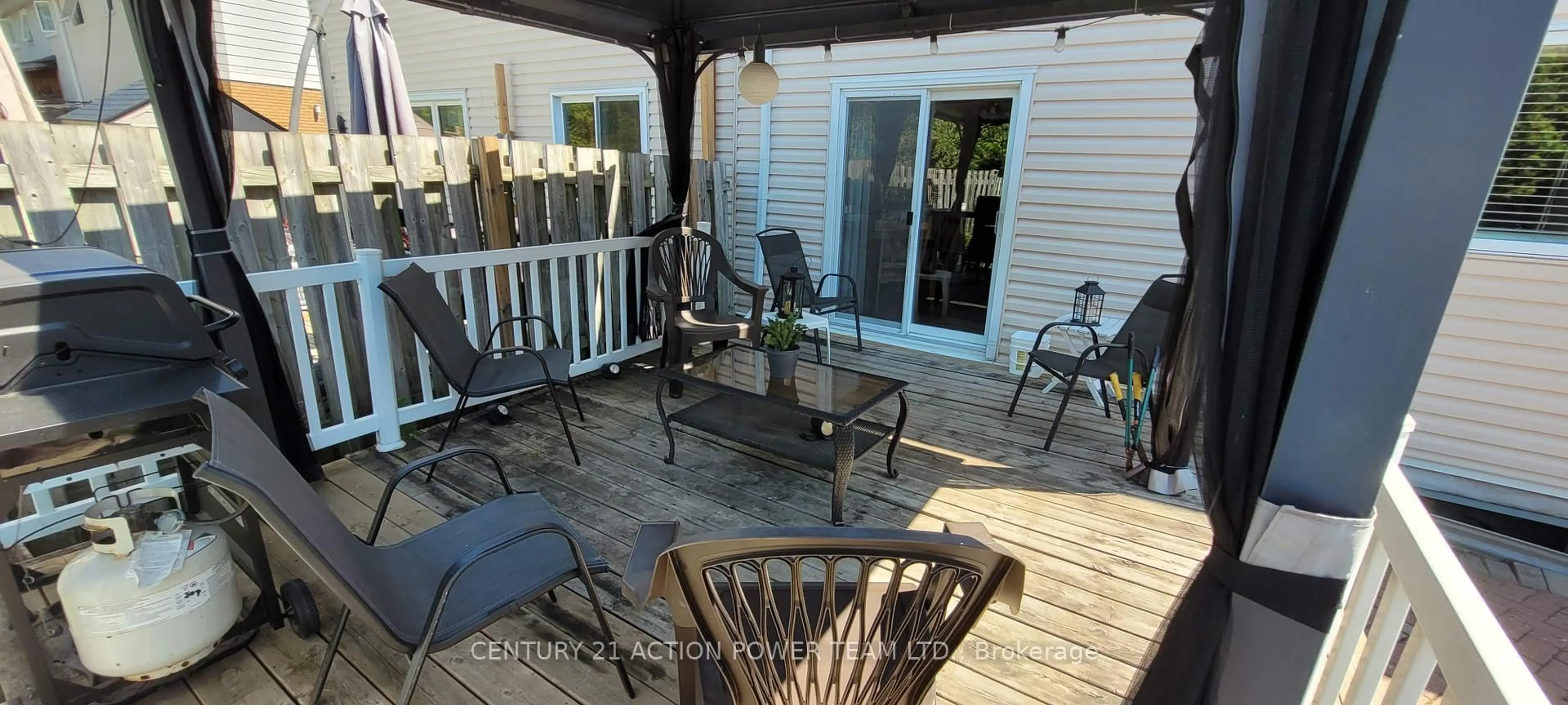 Patio, water/lake/river/ocean view for 1829 Cloverlawn Cres, Ottawa Ontario K1J 6V6