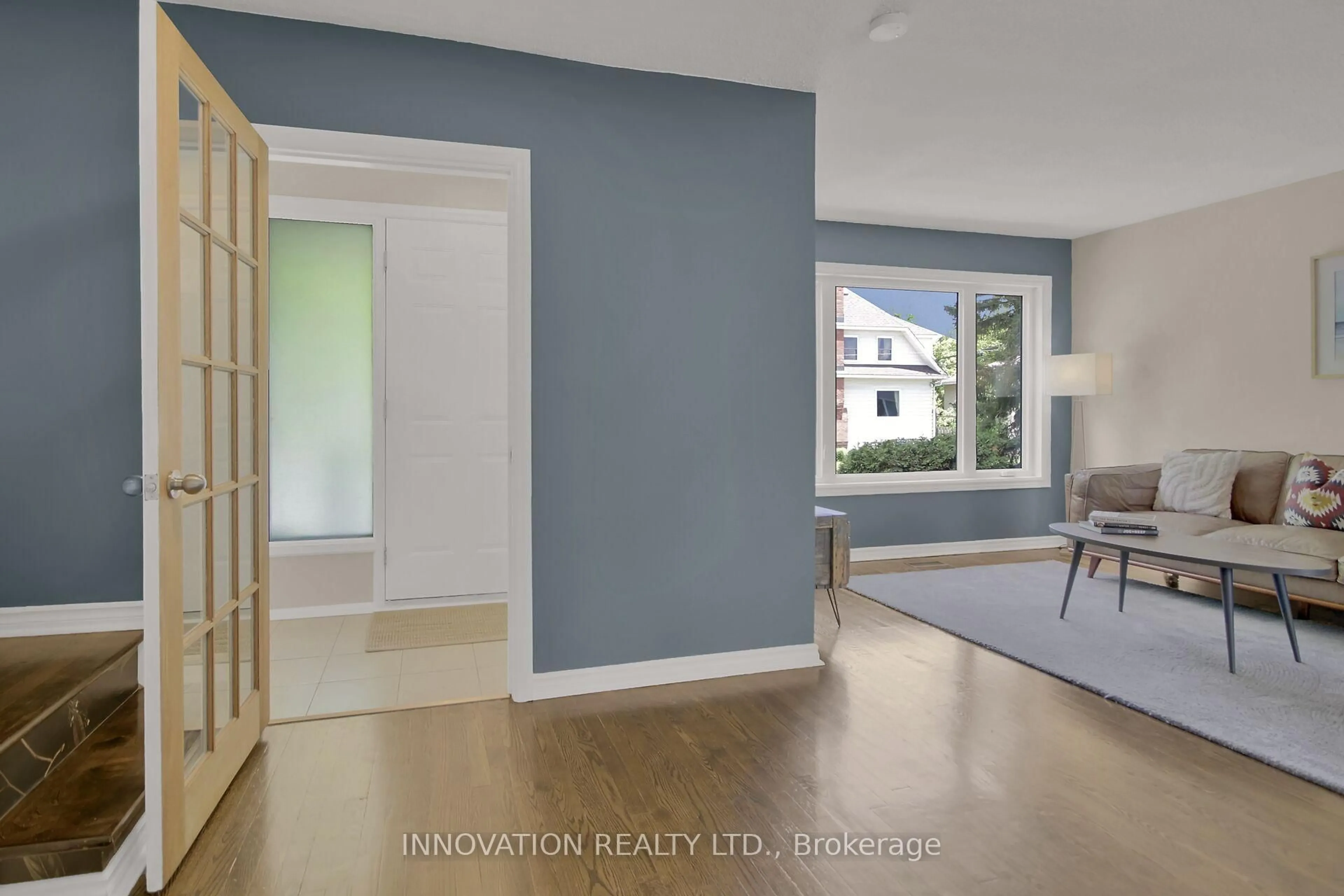 Indoor entryway for 346 Britannia Rd, Ottawa Ontario K2B 5X8