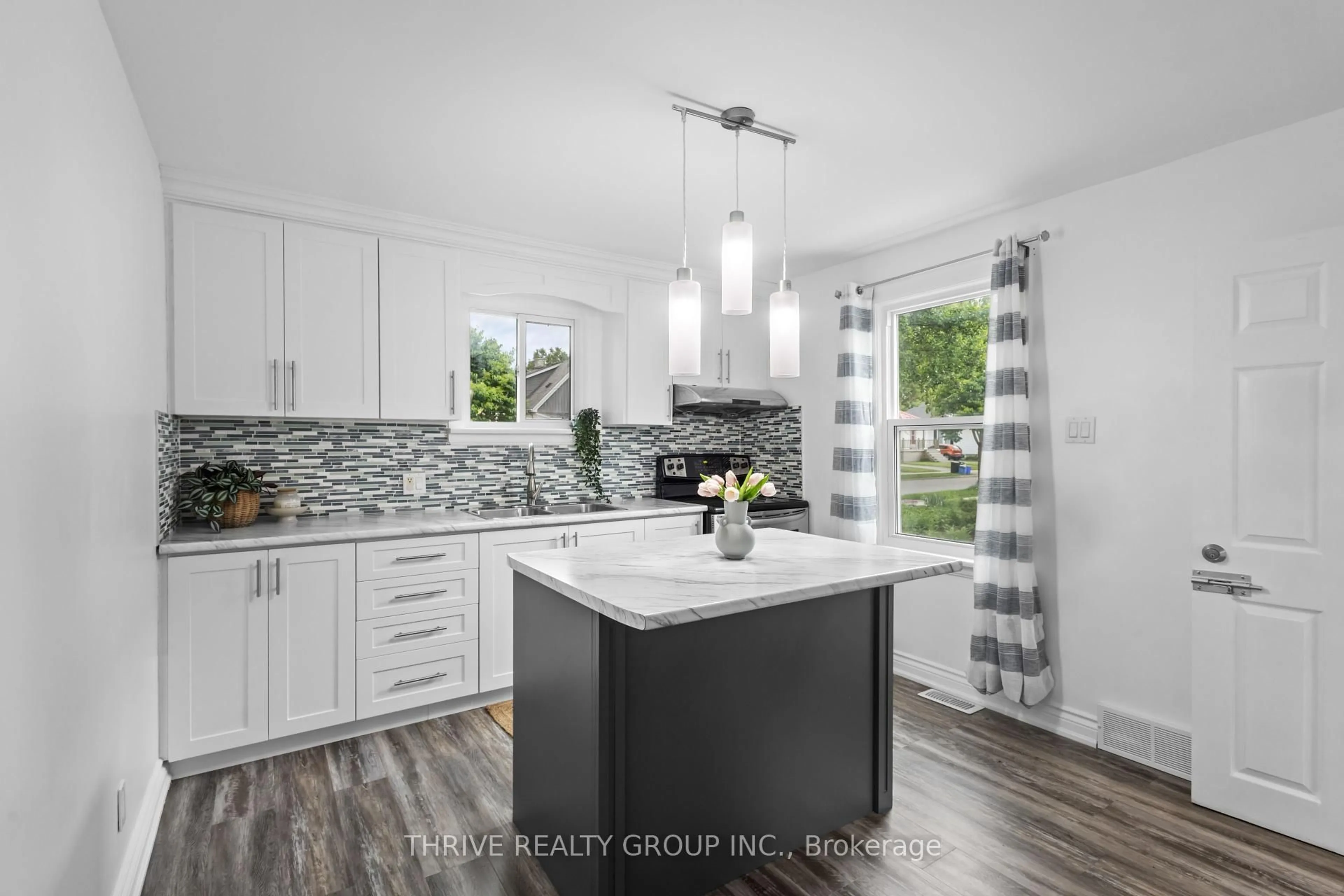 Open concept kitchen, ceramic/tile floor for 416 SALISBURY St, London East Ontario N5Y 3B2