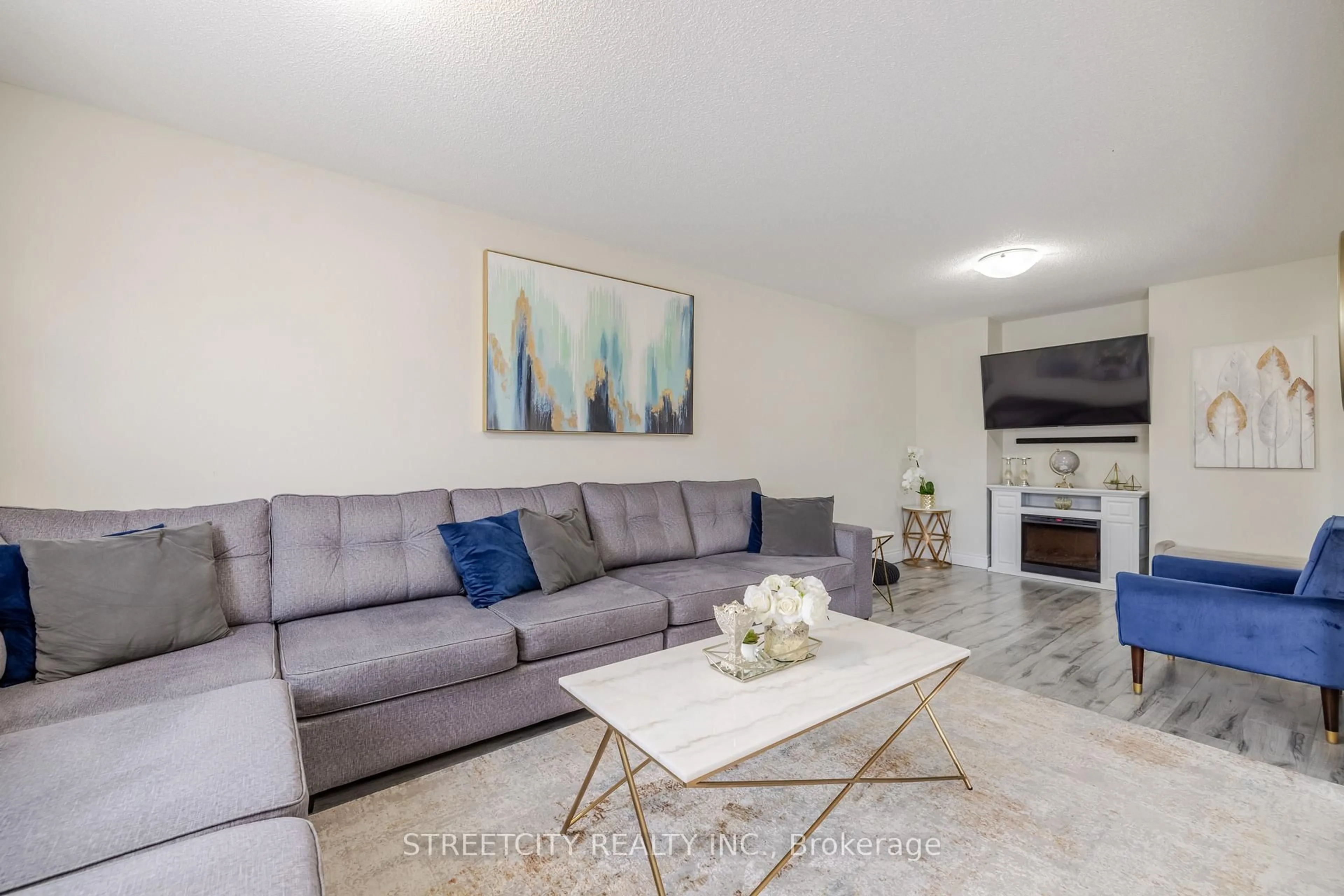 Living room with furniture, unknown for 1315 Limeridge Rd, Hamilton Ontario L8W 1L5