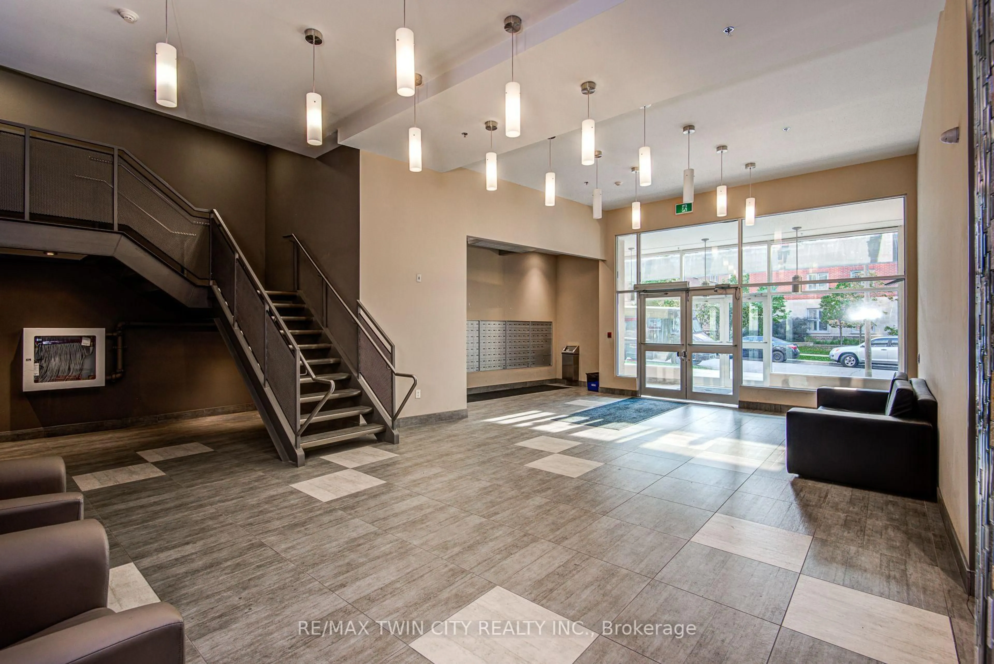 Indoor foyer for 280 Lester St #613, Waterloo Ontario N2L 0G2