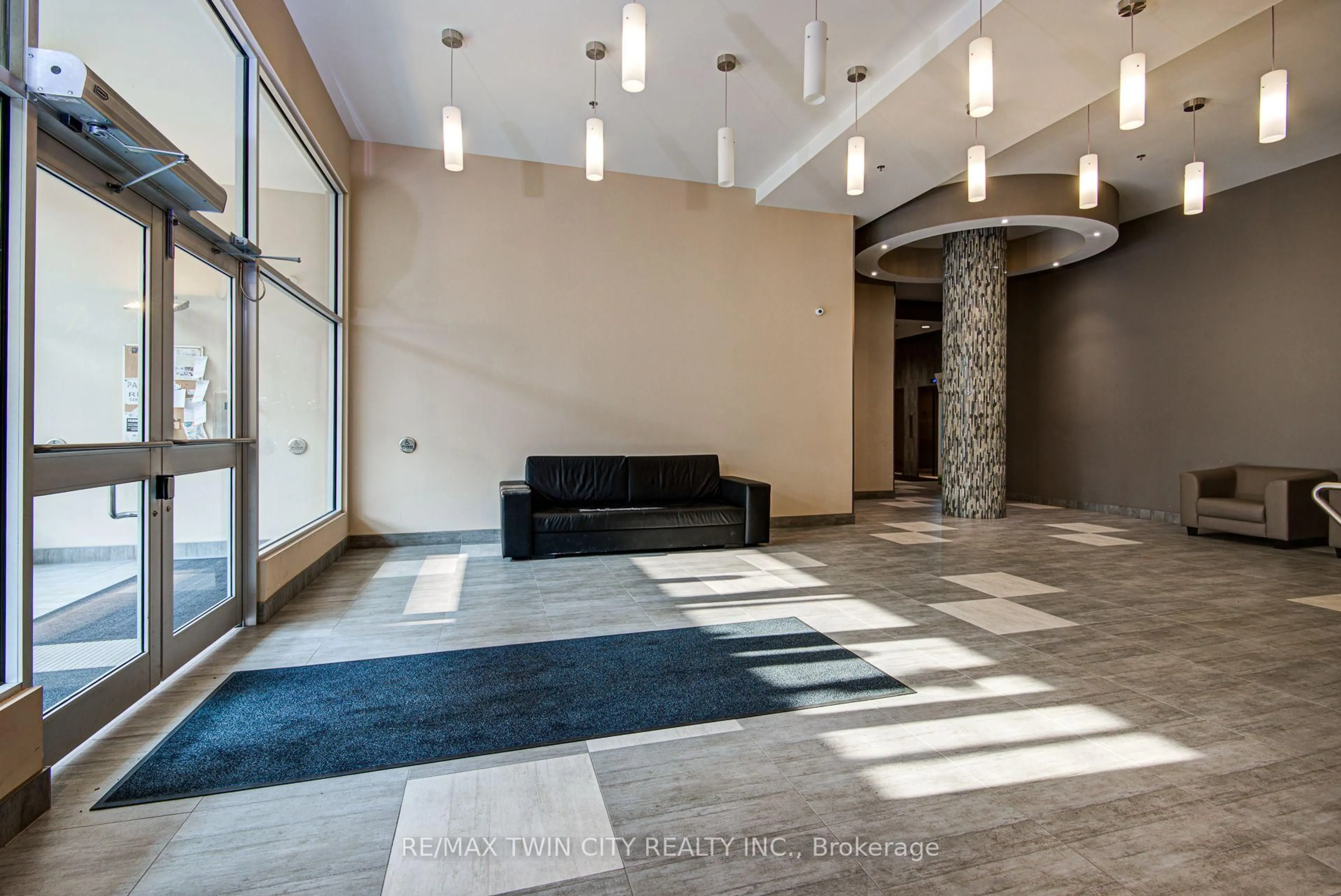 Indoor foyer for 280 Lester St #613, Waterloo Ontario N2L 0G2