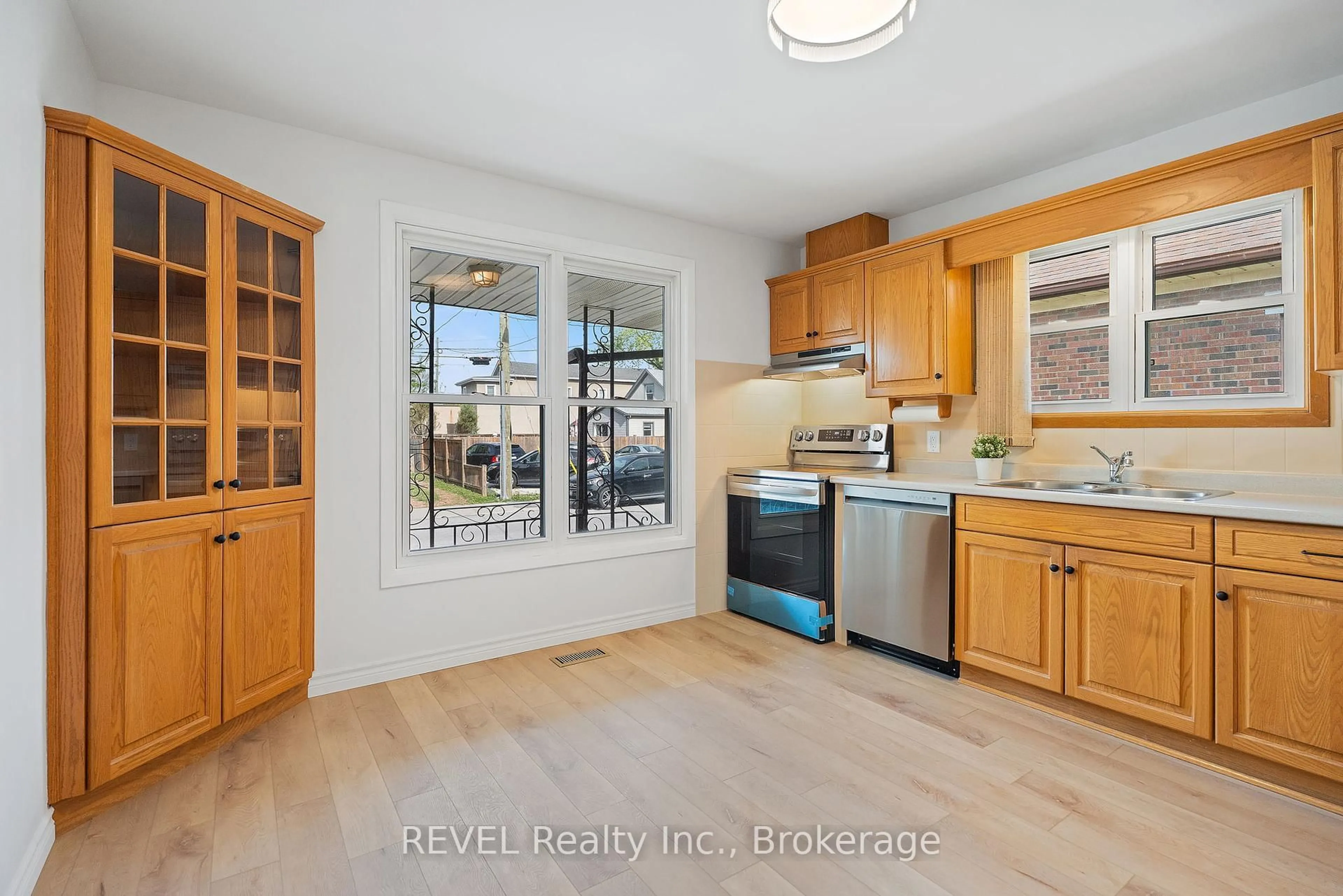 Open concept kitchen, unknown for 62 St. George St, St. Catharines Ontario L2M 5P6