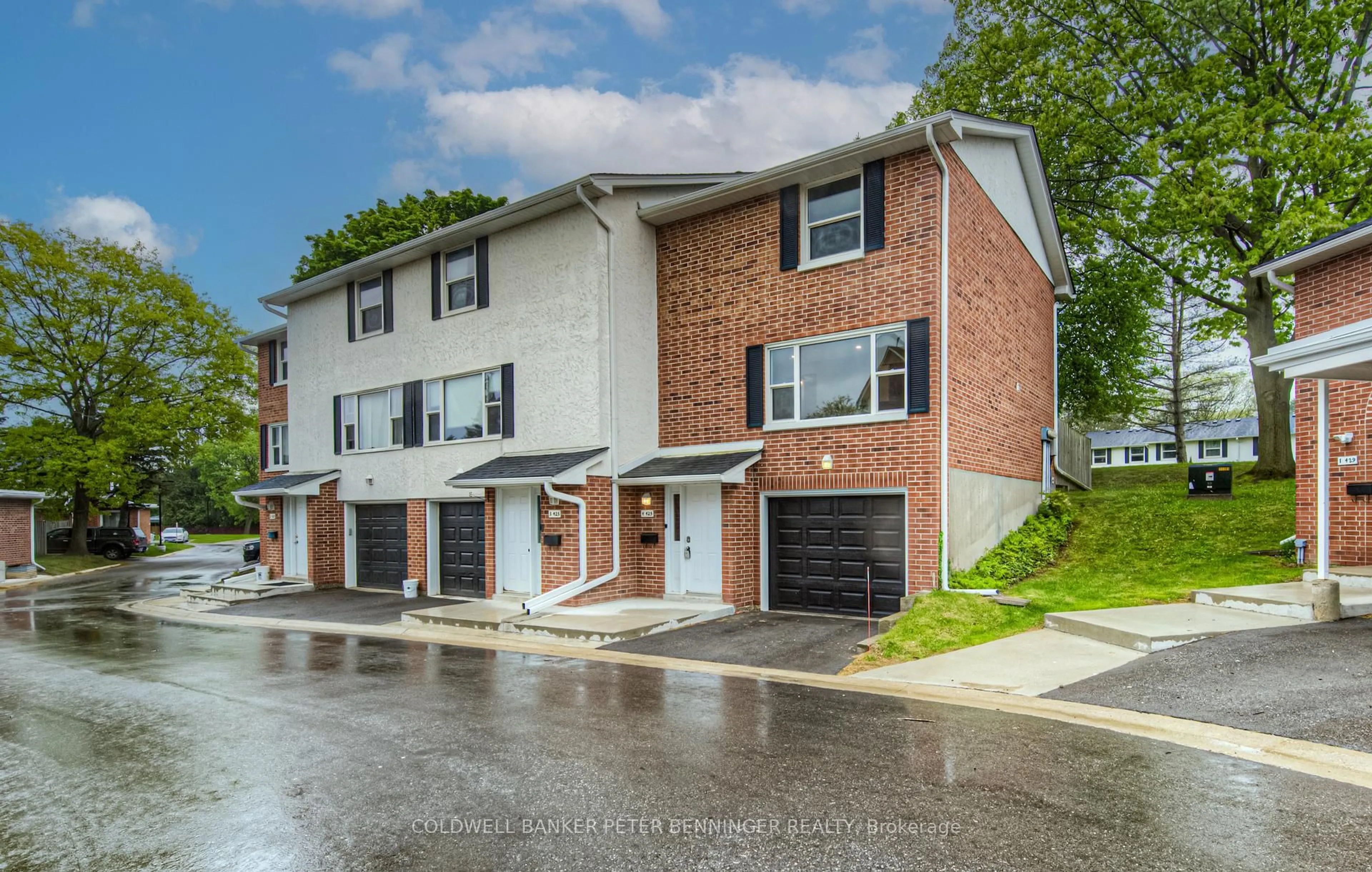 Home with brick exterior material, street for 425 Keats Way #4, Waterloo Ontario N2L 5S7