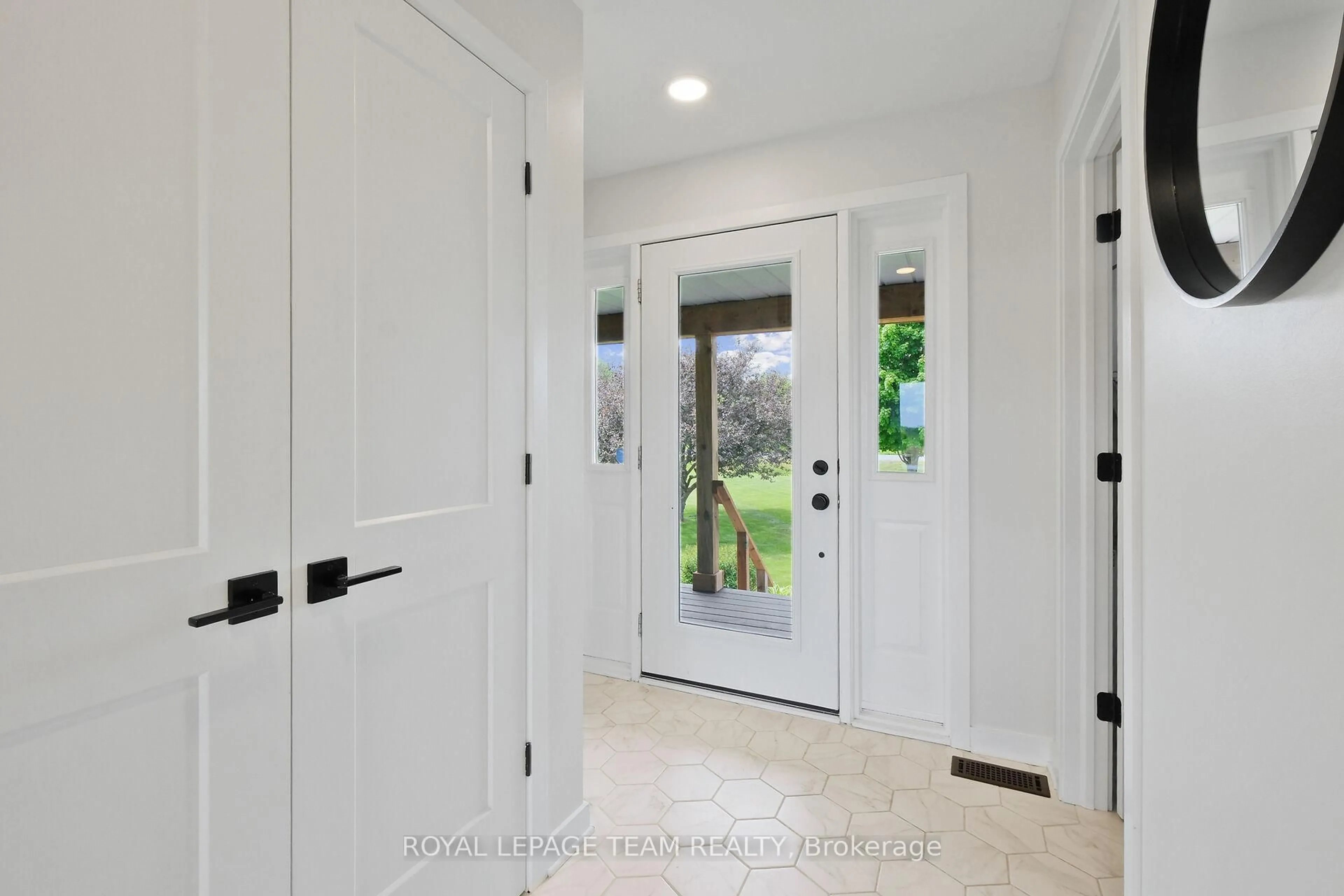 Indoor entryway for 590 Latourell Rd, North Grenville Ontario K0E 1S0
