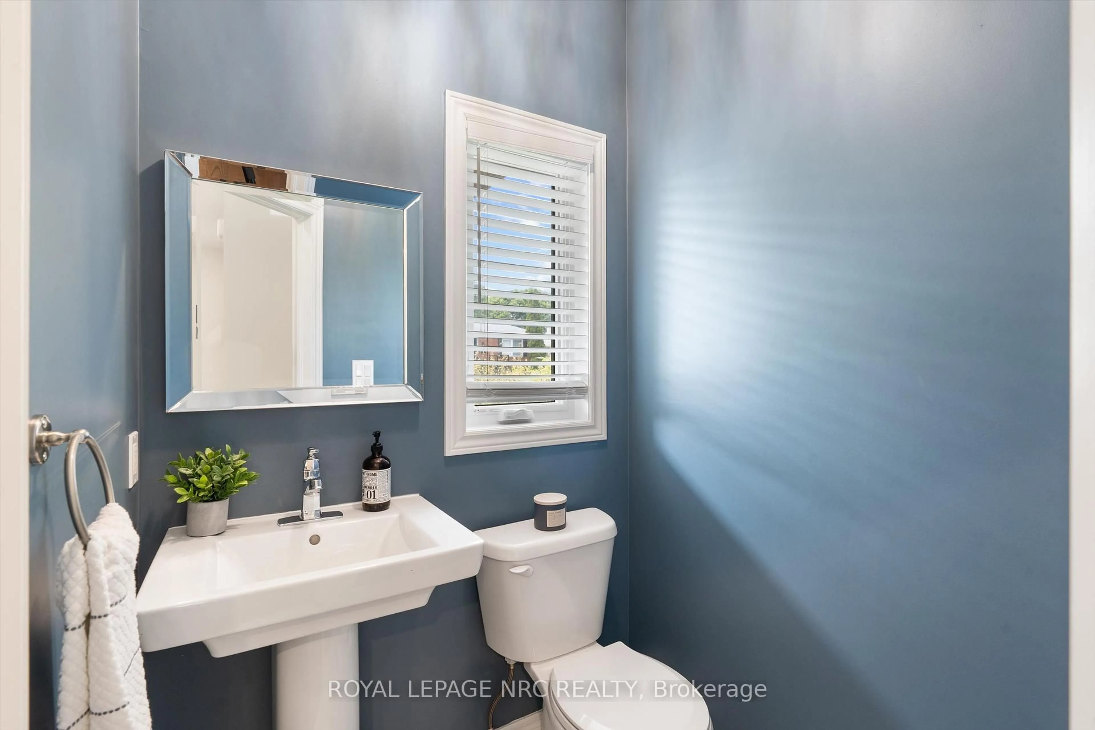 Contemporary bathroom, ceramic/tile floor for 39B Beachaven Dr, St. Catharines Ontario L2M 1A6