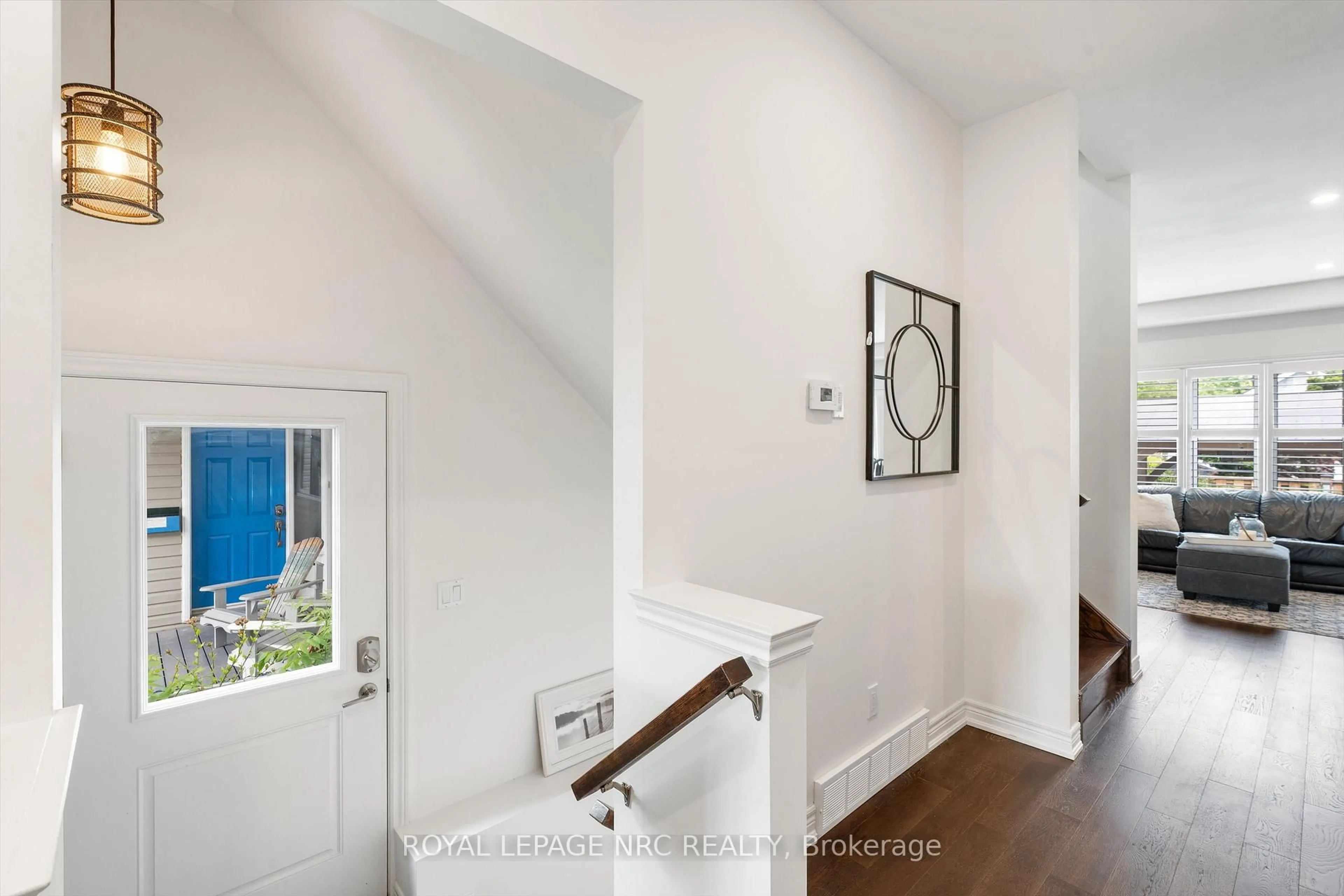 Indoor entryway for 39B Beachaven Dr, St. Catharines Ontario L2M 1A6