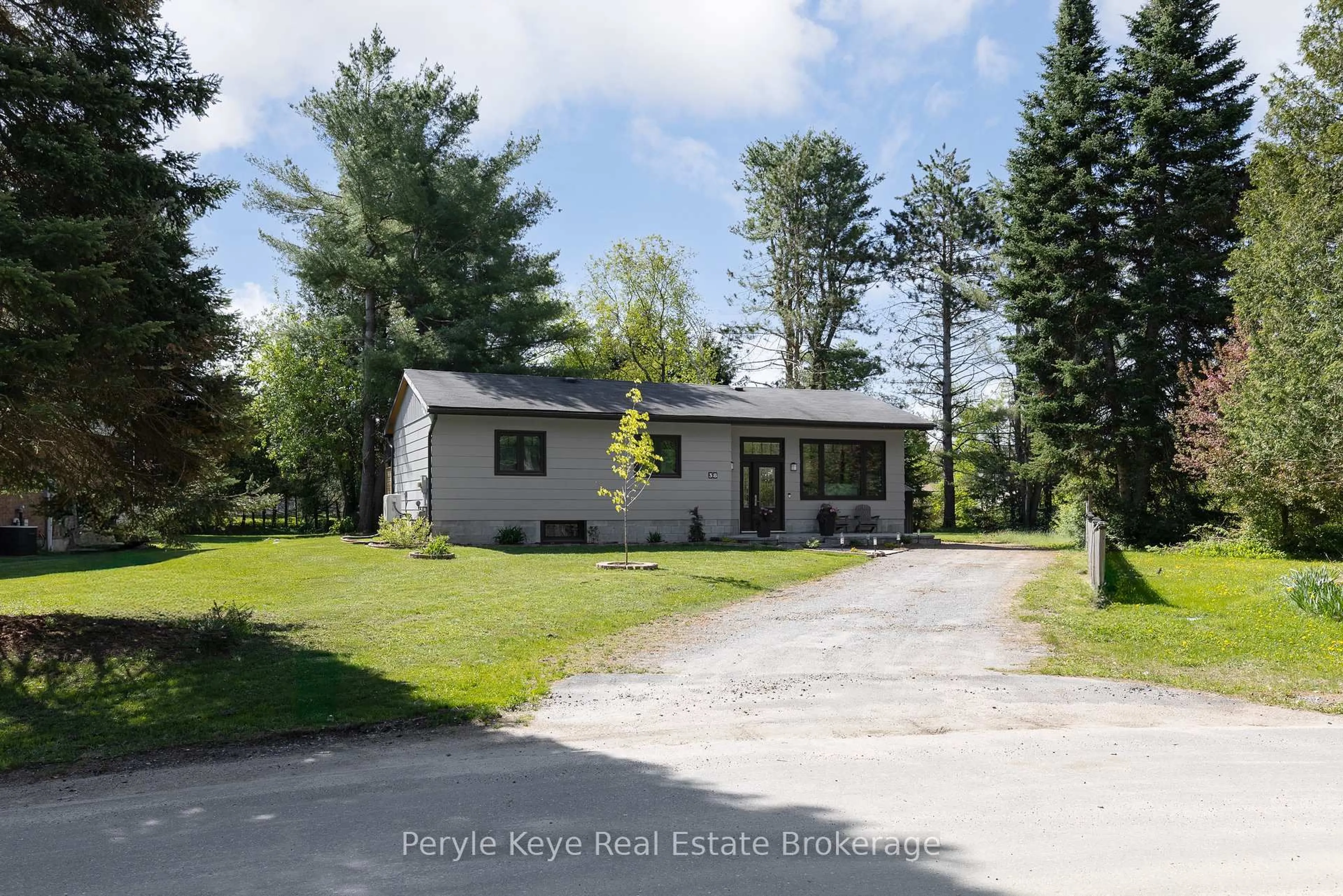 A pic from outside/outdoor area/front of a property/back of a property/a pic from drone, unknown for 38 Andrea Dr, Bracebridge Ontario P1L 1C5