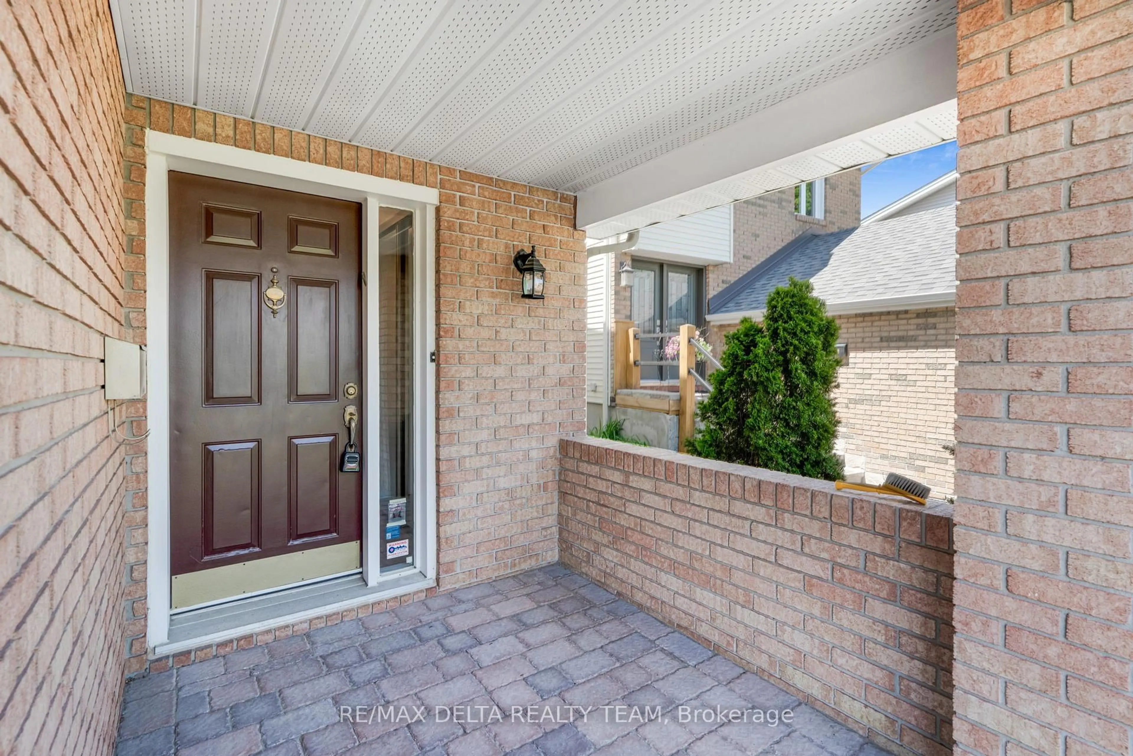 Indoor entryway for 1387 Norview Cres, Orleans Ontario K4A 1Y3