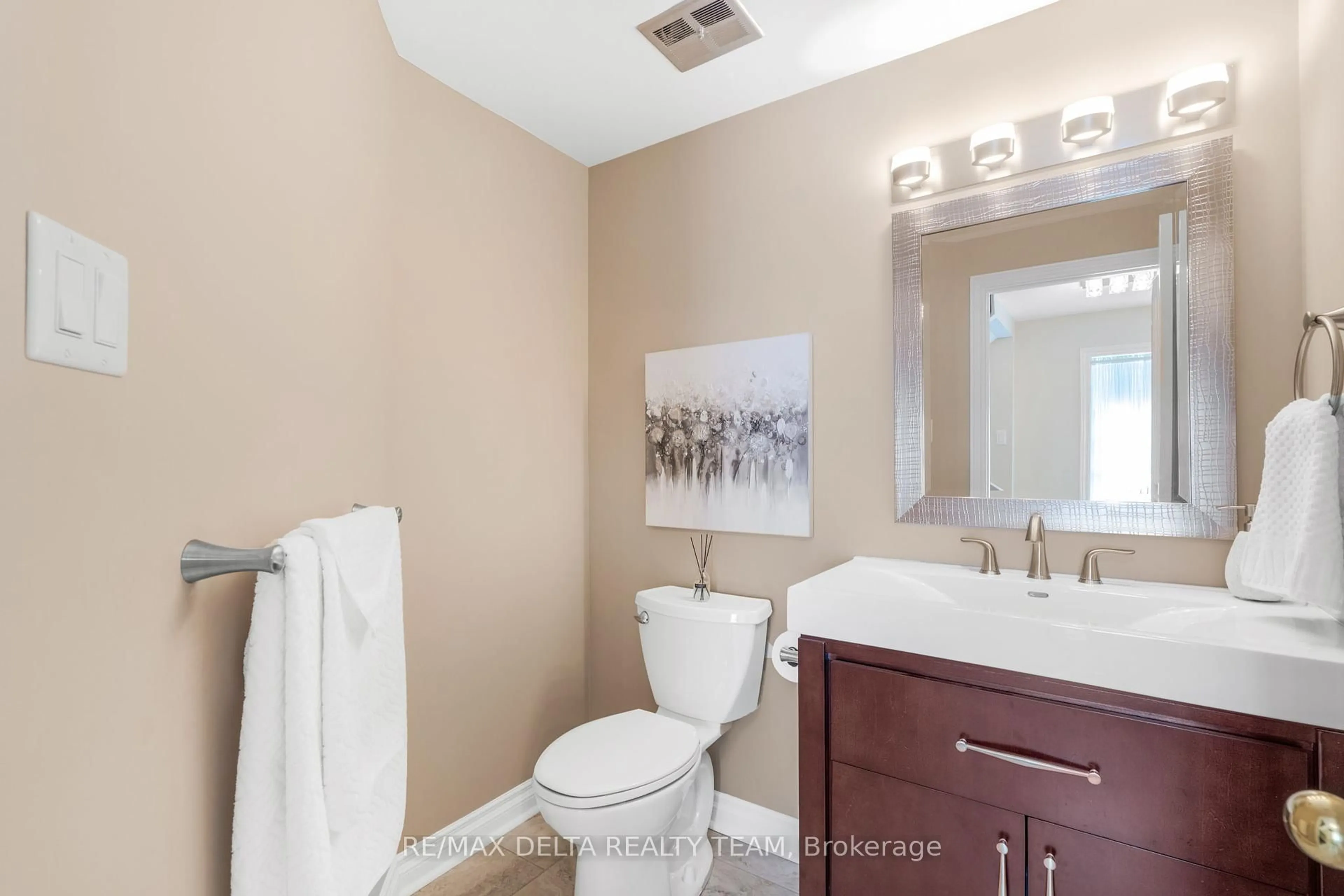 Standard bathroom, ceramic/tile floor for 1389 Norview Cres, Ottawa Ontario K4A 1Y4