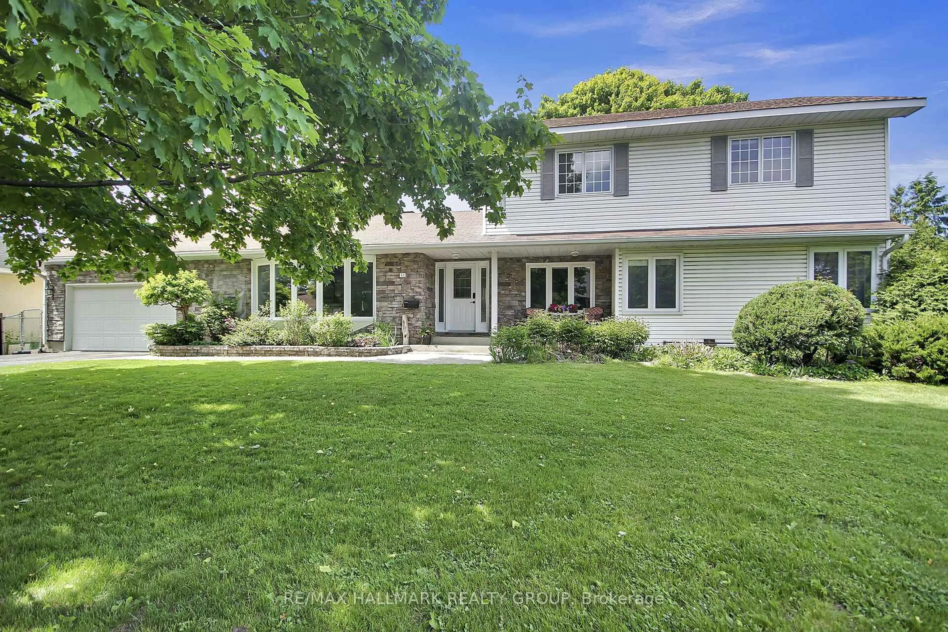 A pic from outside/outdoor area/front of a property/back of a property/a pic from drone, street for 27 Savuto Way, Ottawa Ontario K2G 2S9