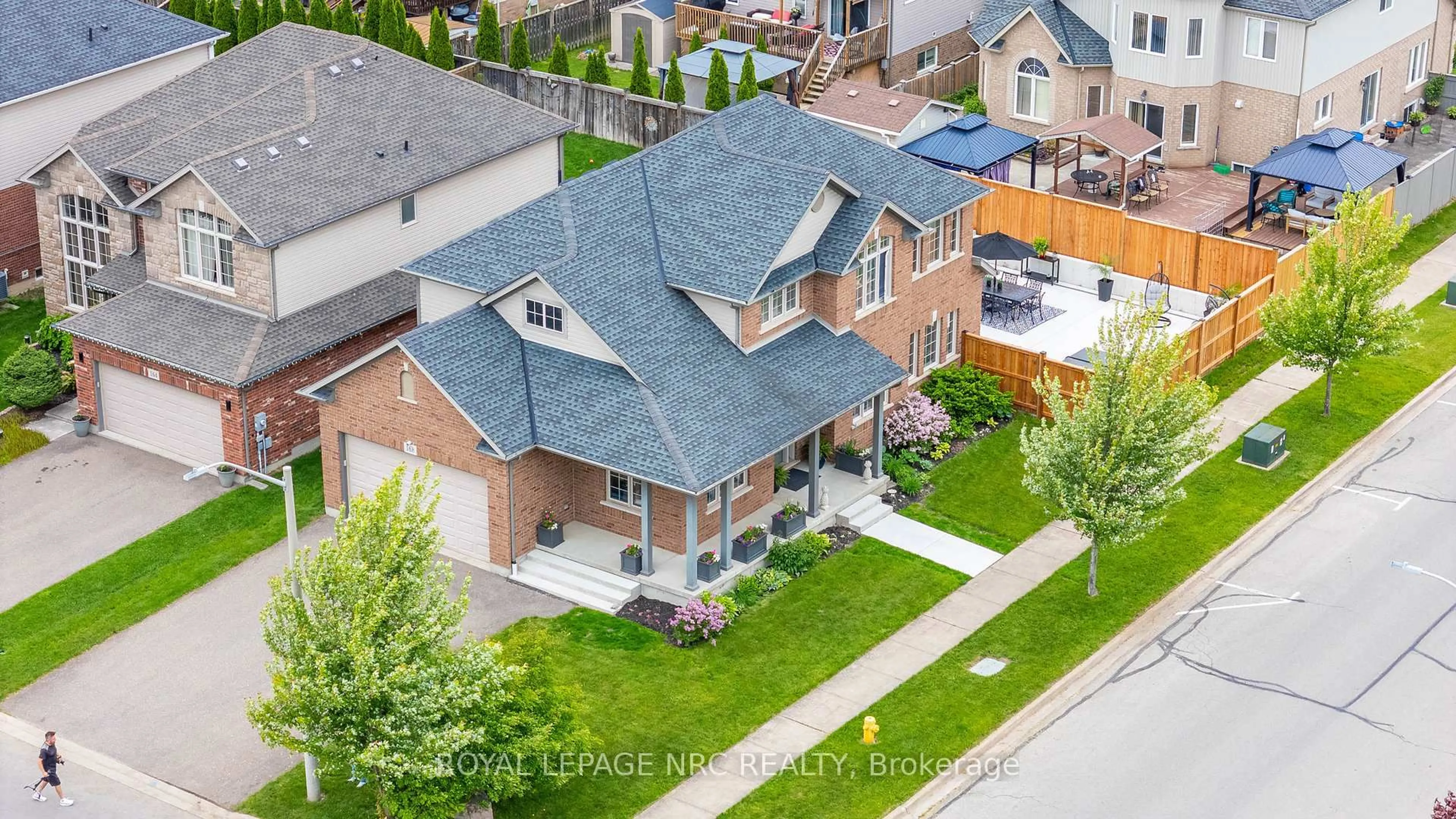 A pic from outside/outdoor area/front of a property/back of a property/a pic from drone, street for 168 Tuliptree Rd, Thorold Ontario L2V 5E6