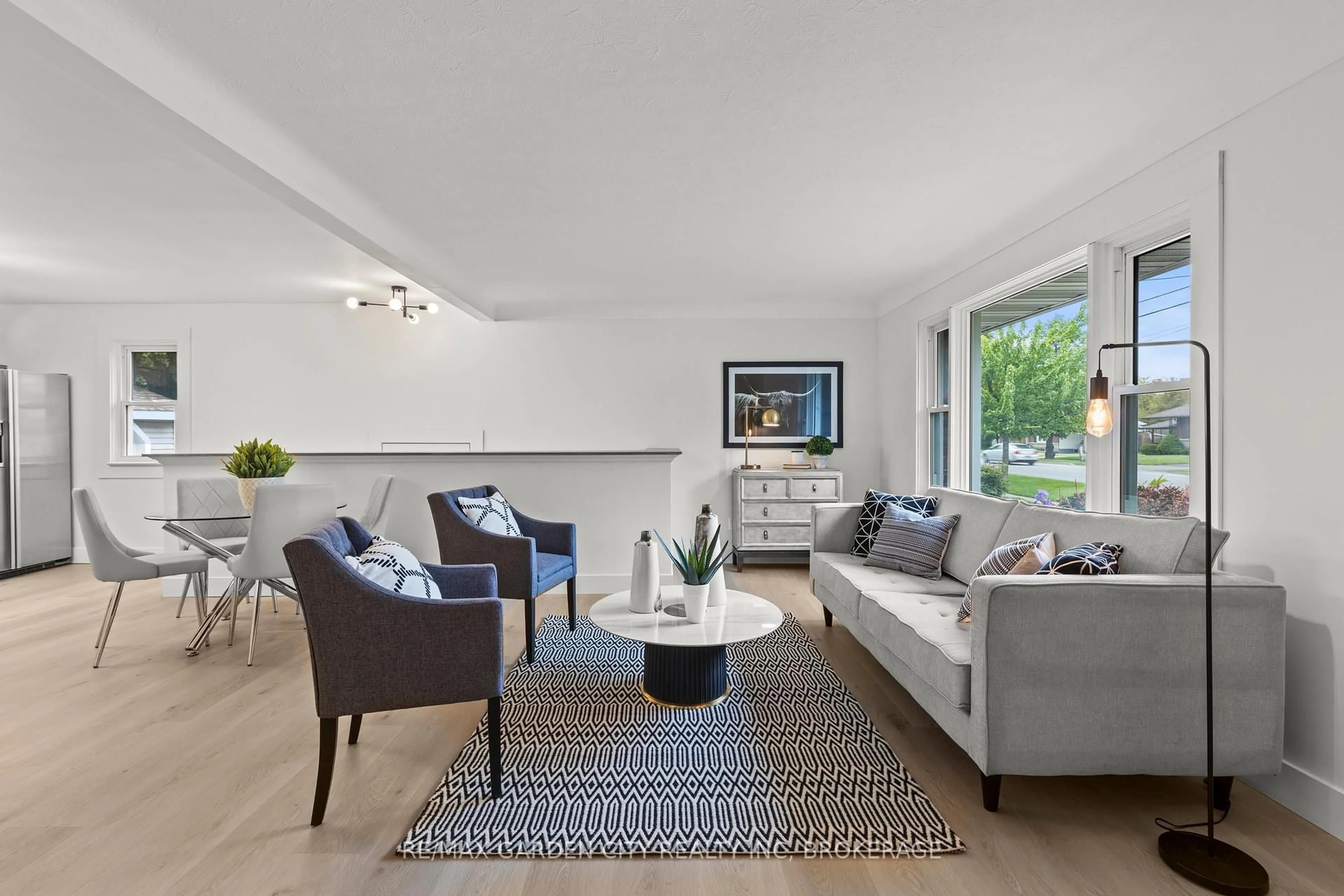 Living room with furniture, unknown for 529 Bunting Rd, St. Catharines Ontario L2M 3A7