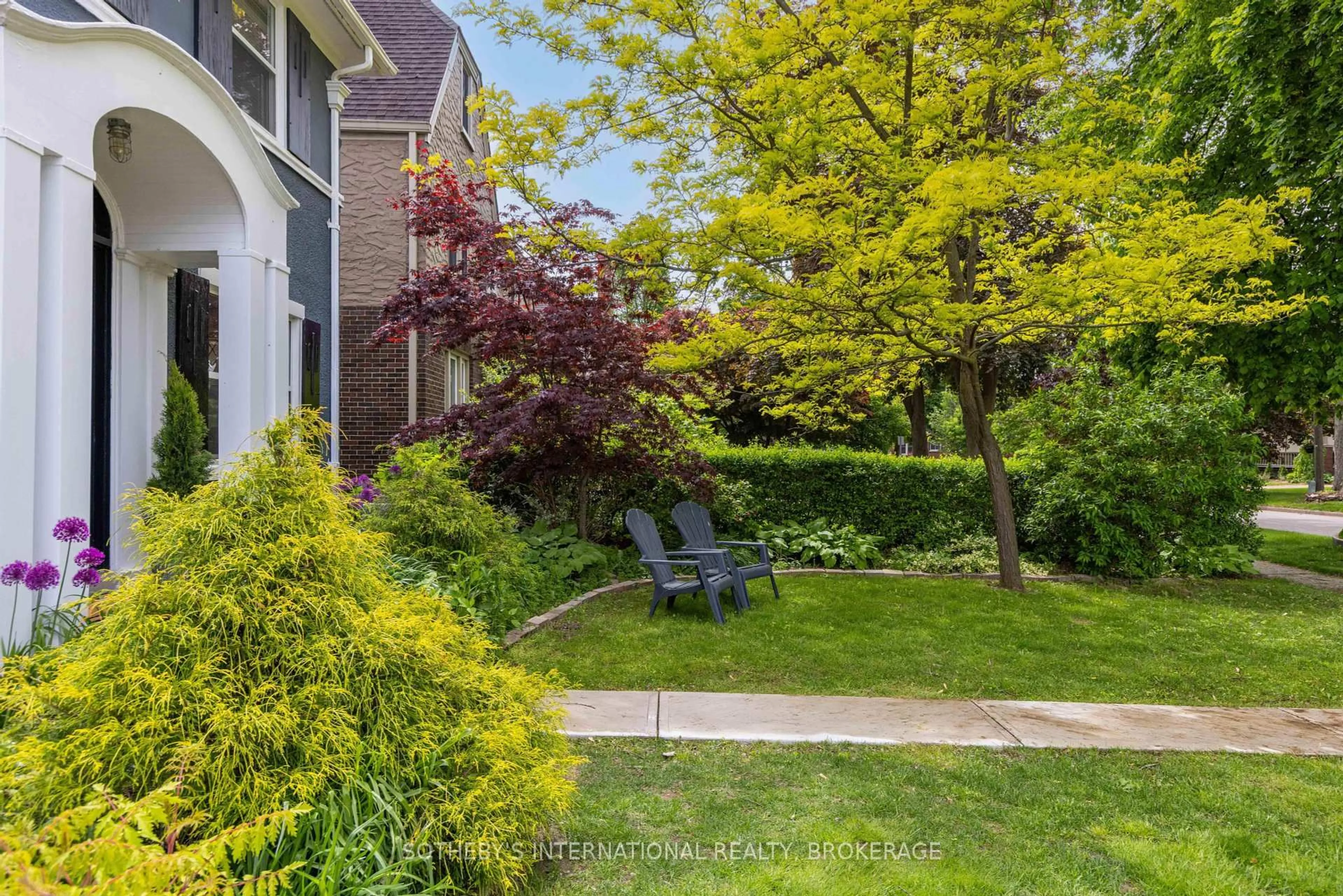Patio, street for 16 Thairs Ave, St. Catharines Ontario L2R 6P1