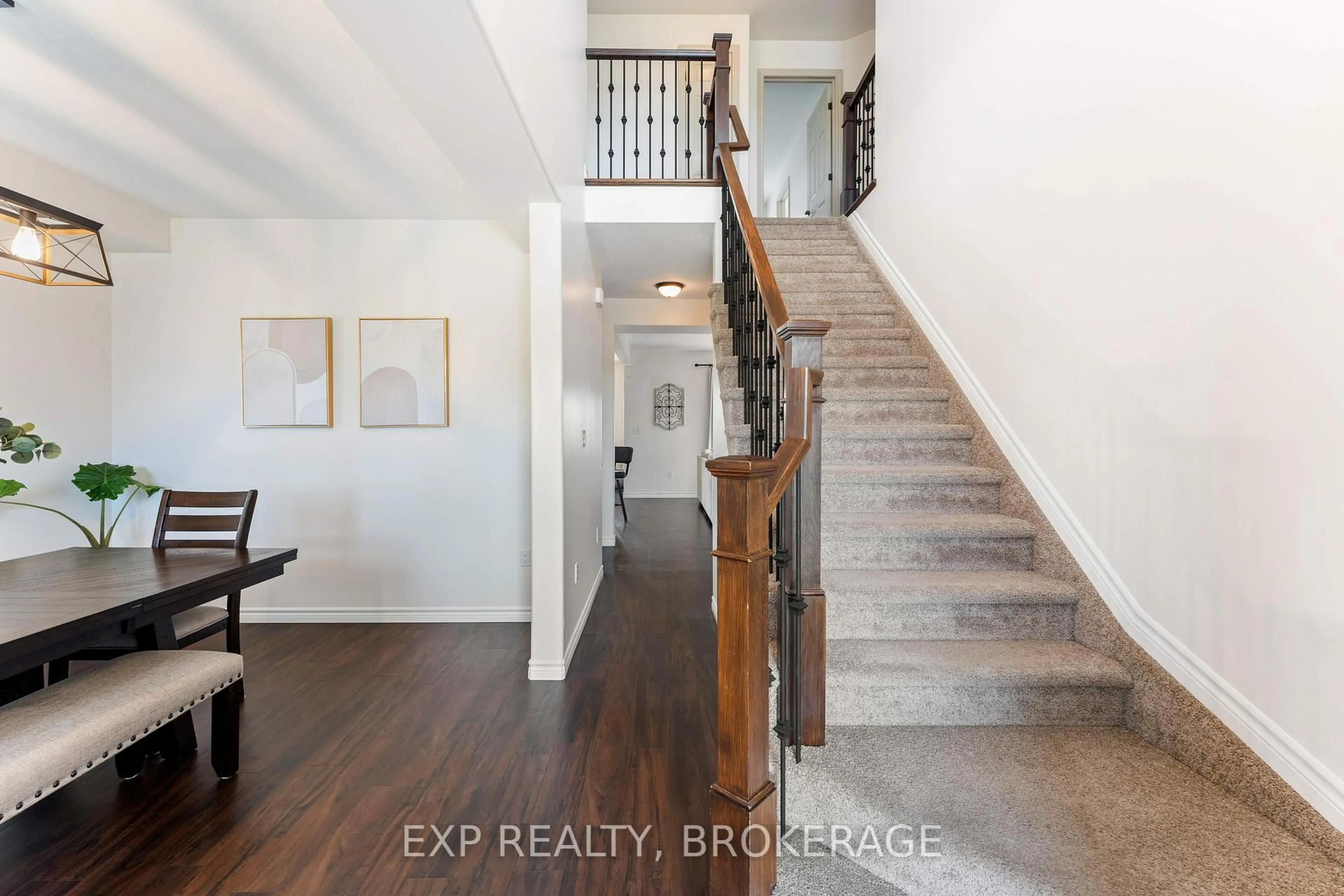 Indoor entryway for 125 SAUL St, Bissett Creek Ontario K0H 2H0