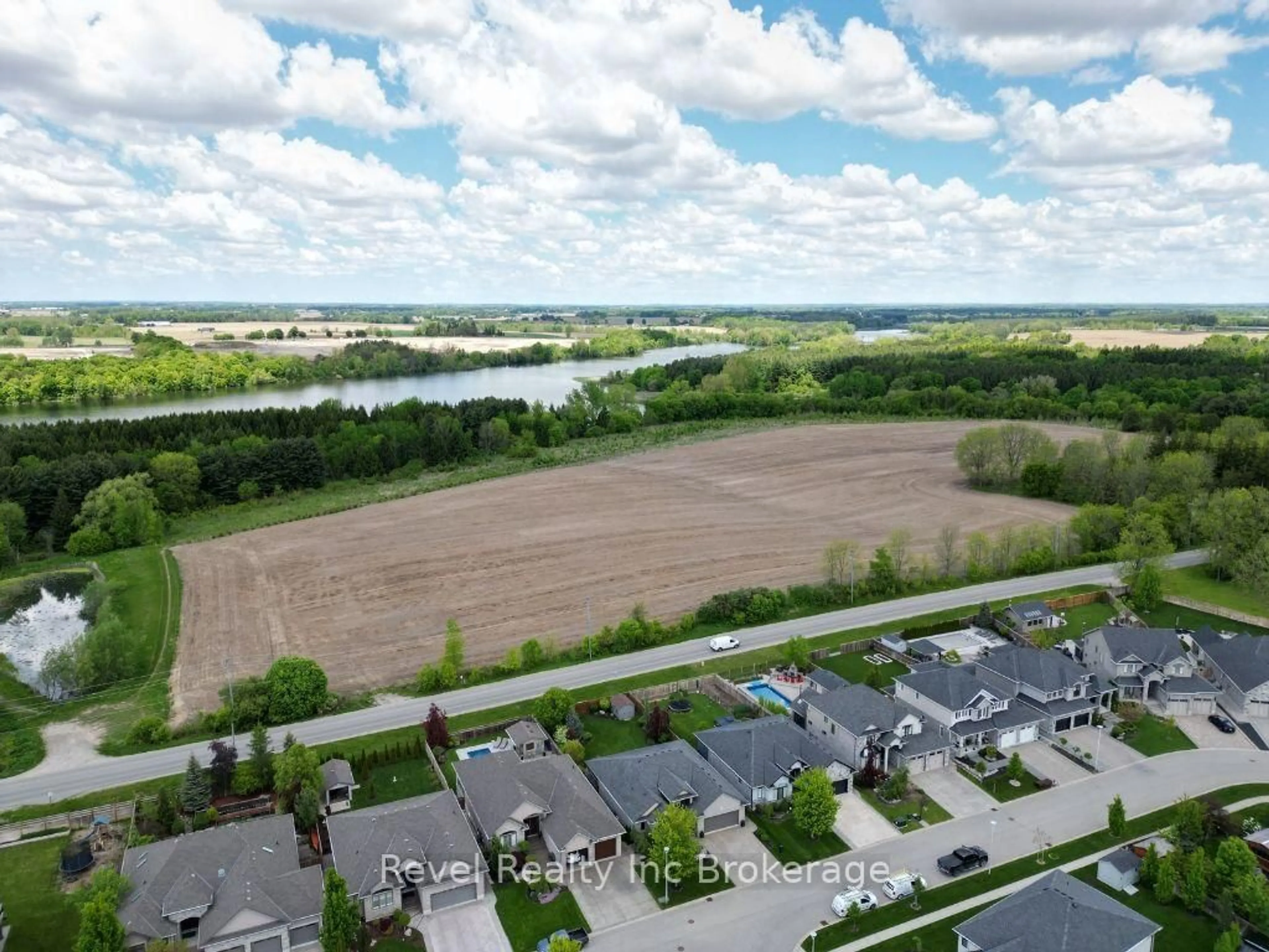 A pic from outside/outdoor area/front of a property/back of a property/a pic from drone, water/lake/river/ocean view for 165 Juno Cres, Woodstock Ontario N4T 0H6