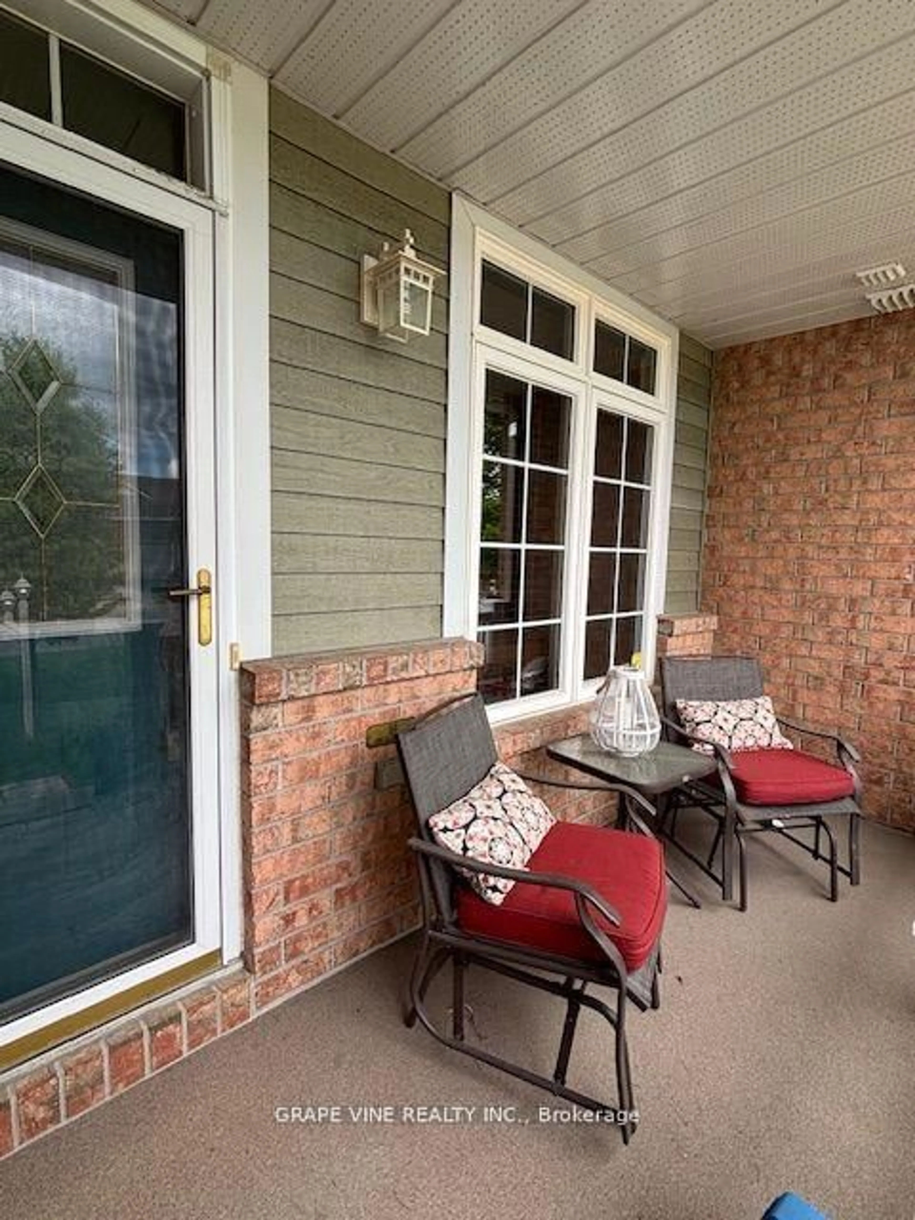 Patio, street for 60 Sable Run Dr, Ottawa Ontario K2S 1W7