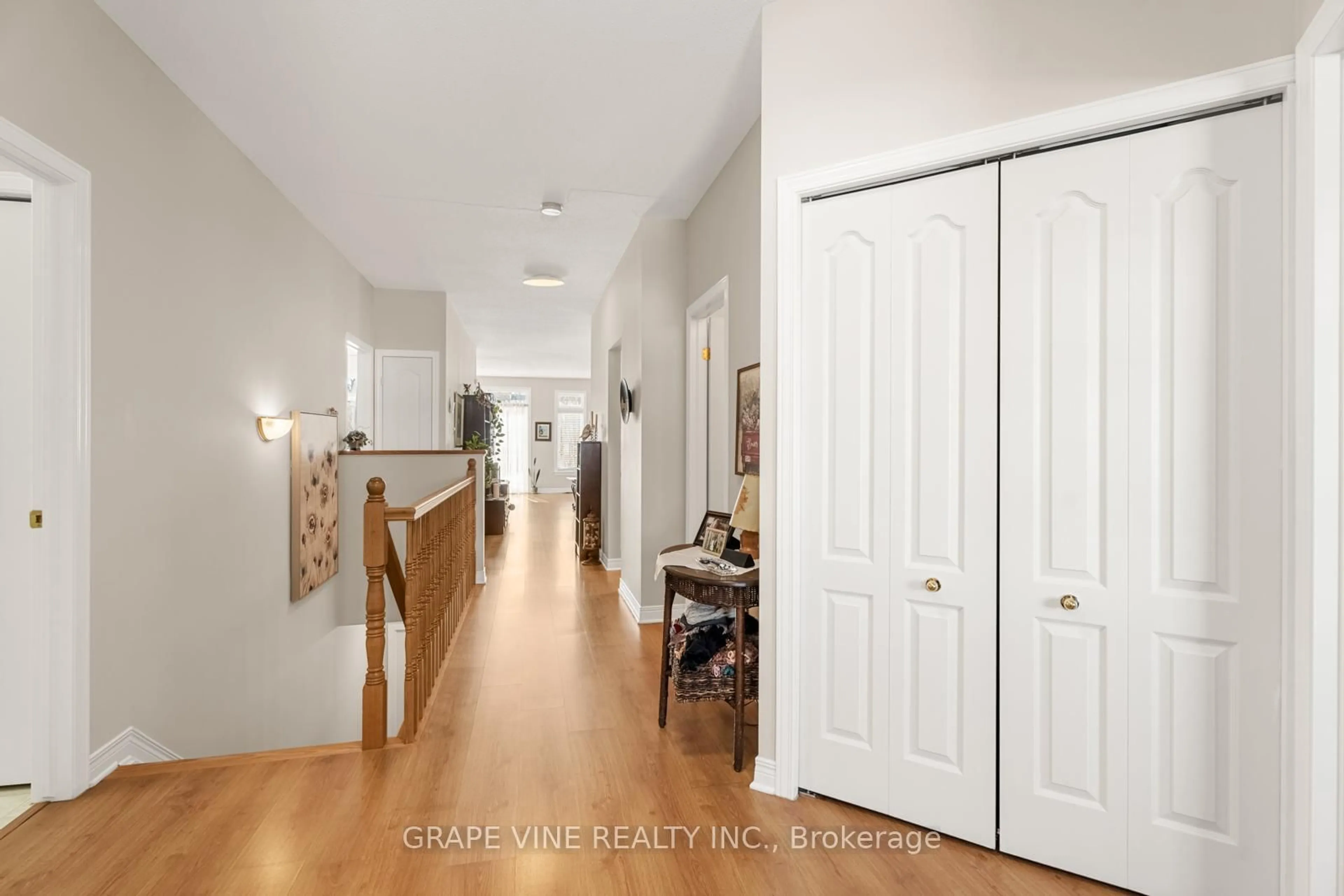 Indoor entryway for 60 Sable Run Dr, Ottawa Ontario K2S 1W7