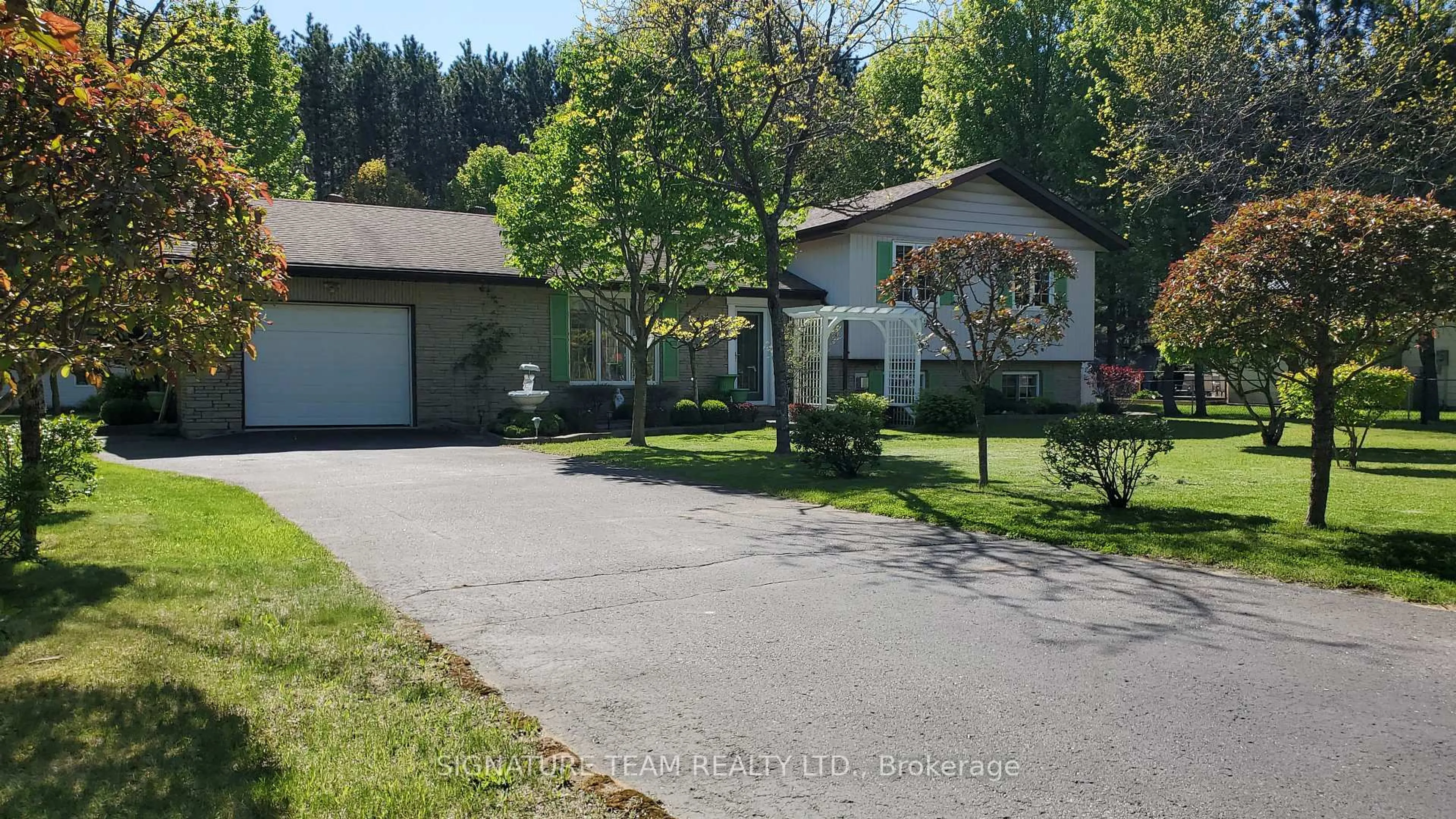 A pic from outside/outdoor area/front of a property/back of a property/a pic from drone, street for 2375 Simpson Pit Rd, Round Lake Centre Ontario K0J 2J0