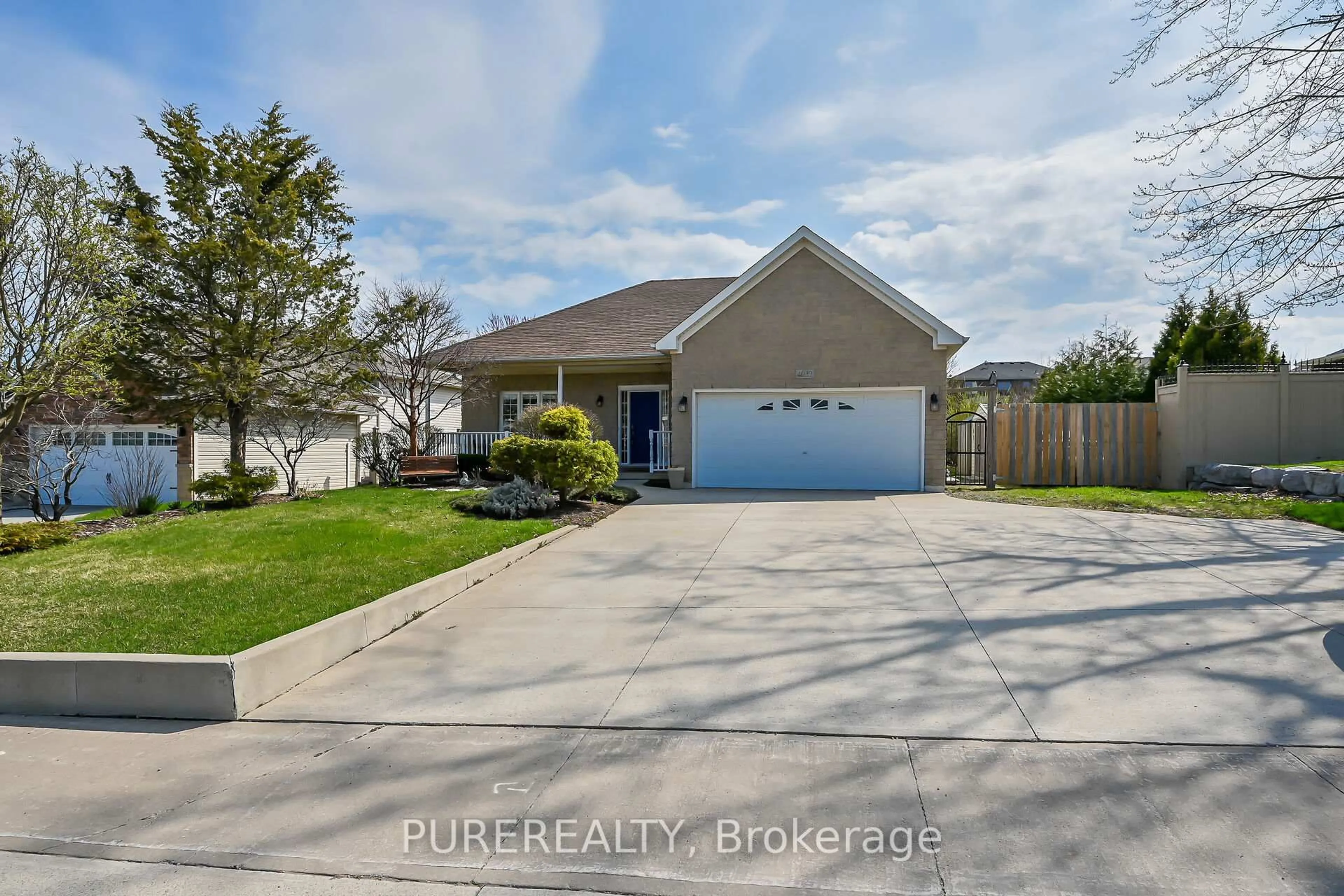 A pic from outside/outdoor area/front of a property/back of a property/a pic from drone, water/lake/river/ocean view for 4039 Mountain St, Lincoln Ontario L0R 1B7