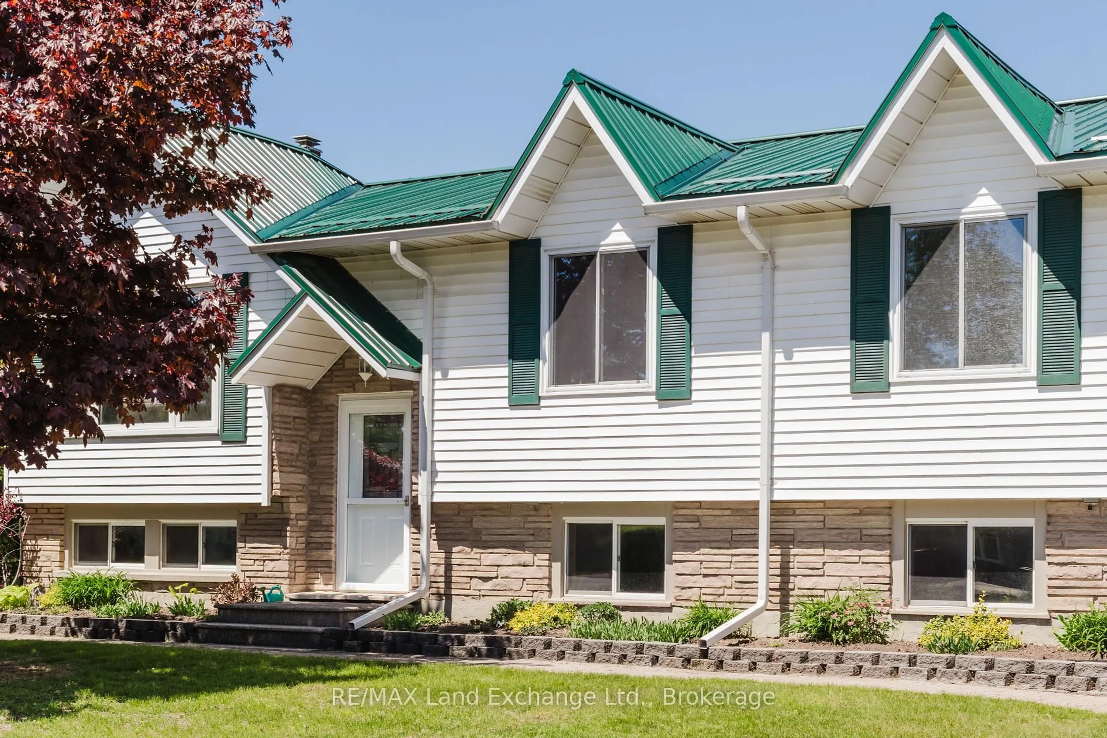 Home with vinyl exterior material, unknown for 334 Peel St, Saugeen Shores Ontario N0H 2L0