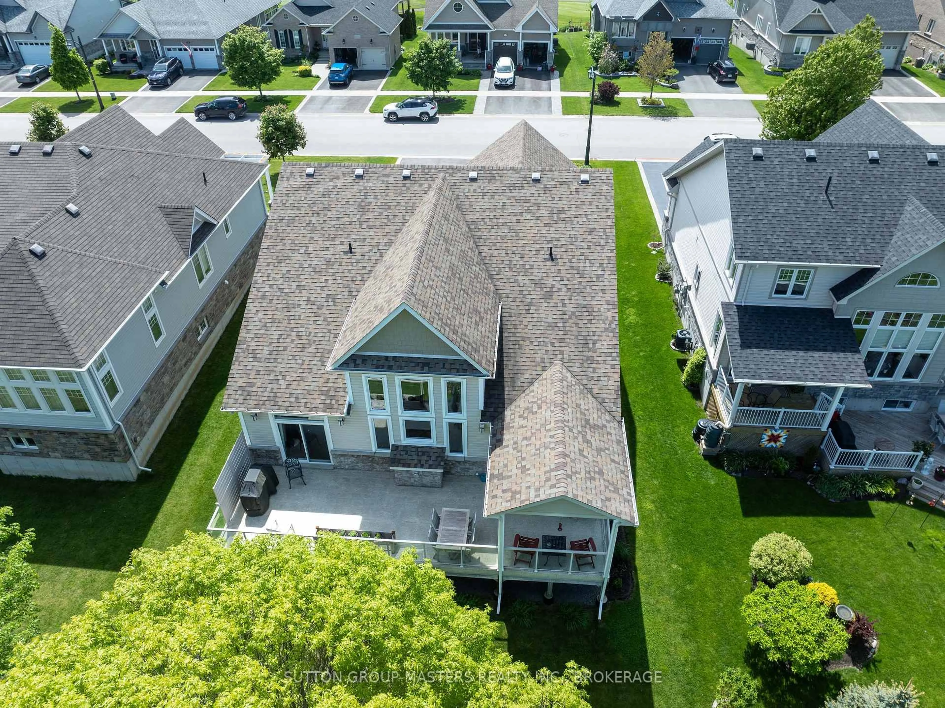 A pic from outside/outdoor area/front of a property/back of a property/a pic from drone, unknown for 125 Country Club Dr, Bath Ontario K0H 1G0