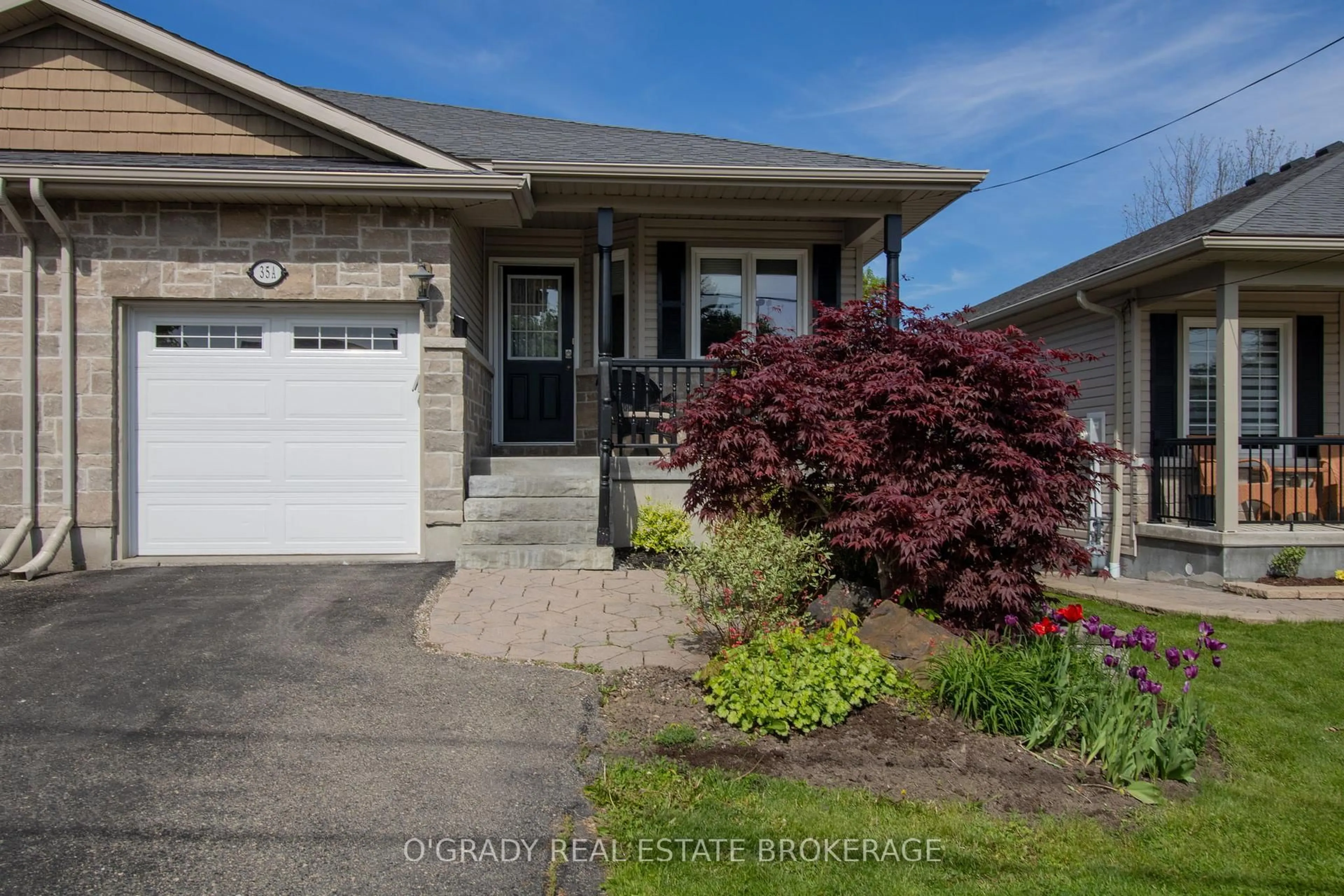 Home with vinyl exterior material, street for 35A Centre St, Brockville Ontario K6V 5S6