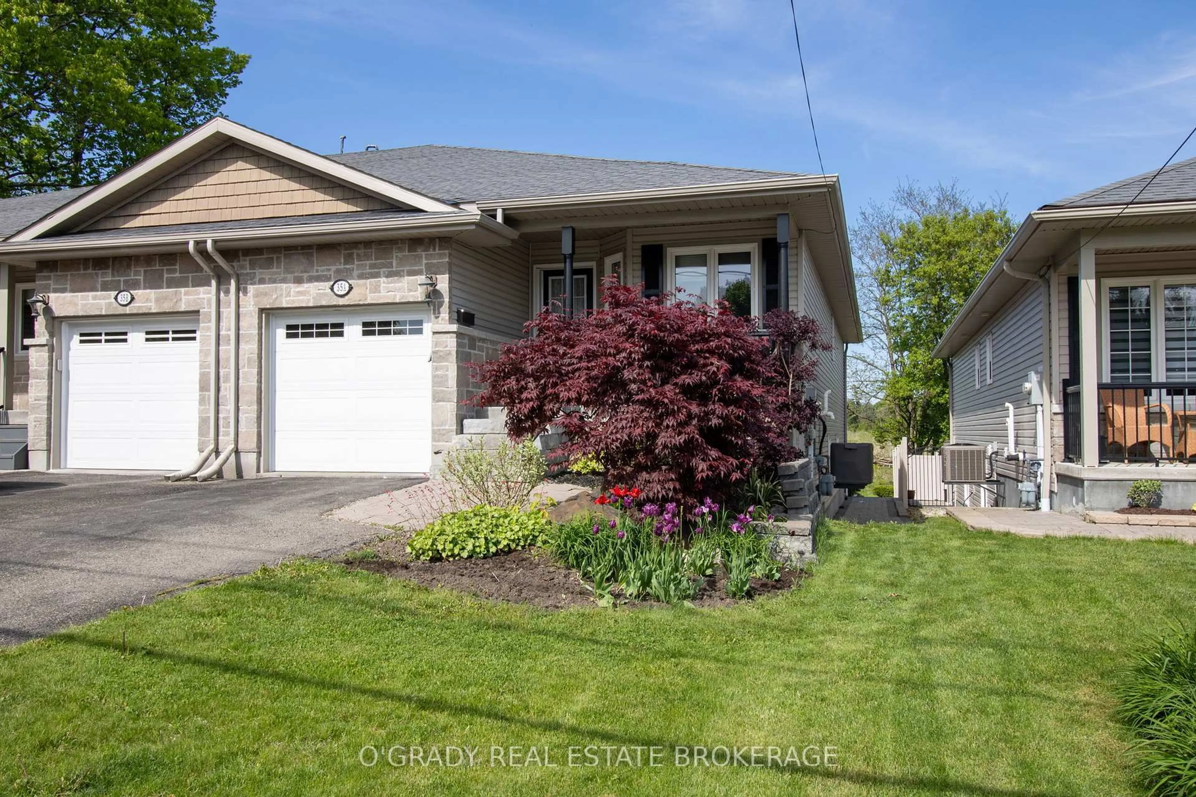 Home with vinyl exterior material, street for 35A Centre St, Brockville Ontario K6V 5S6