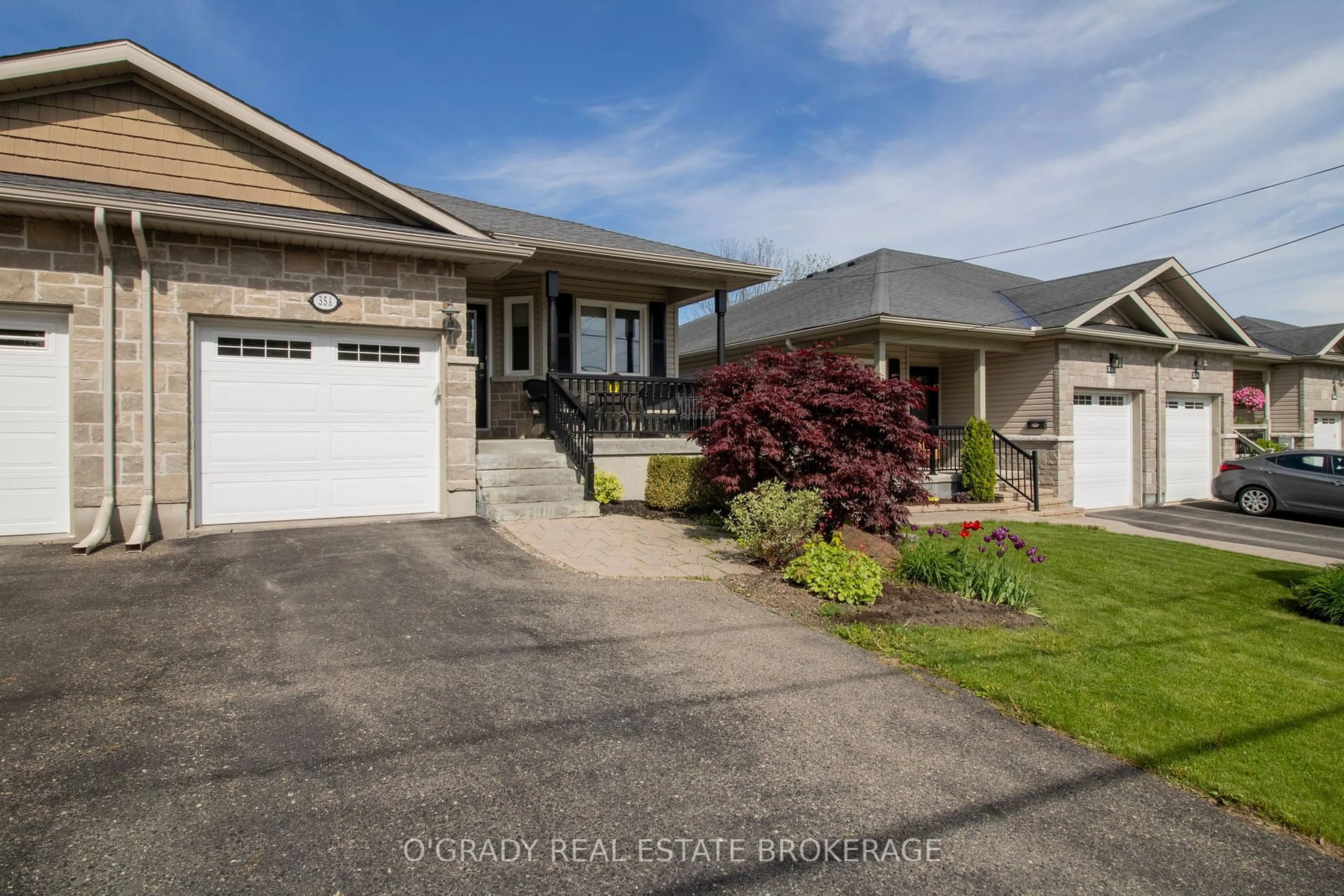 Home with vinyl exterior material, street for 35A Centre St, Brockville Ontario K6V 5S6