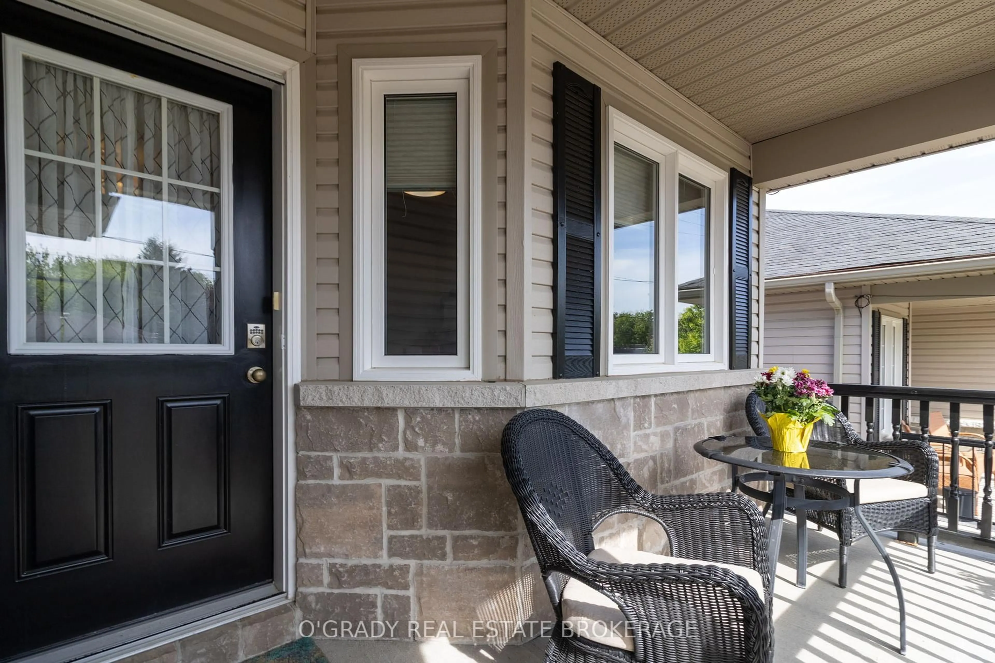 Unknown for 35A Centre St, Brockville Ontario K6V 5S6
