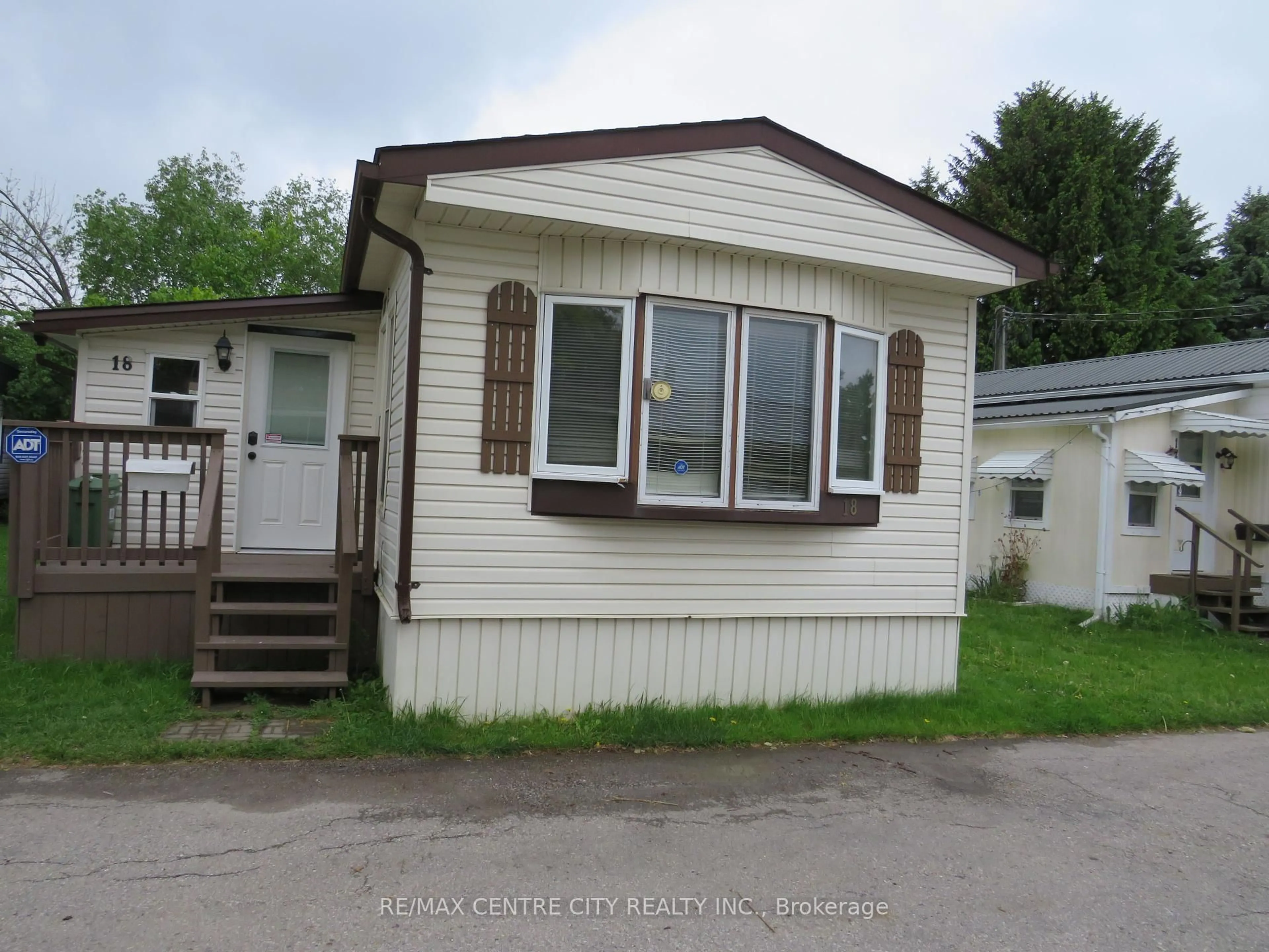 Home with vinyl exterior material, street for 2189 Dundas St #18, London East Ontario N5V 1H3